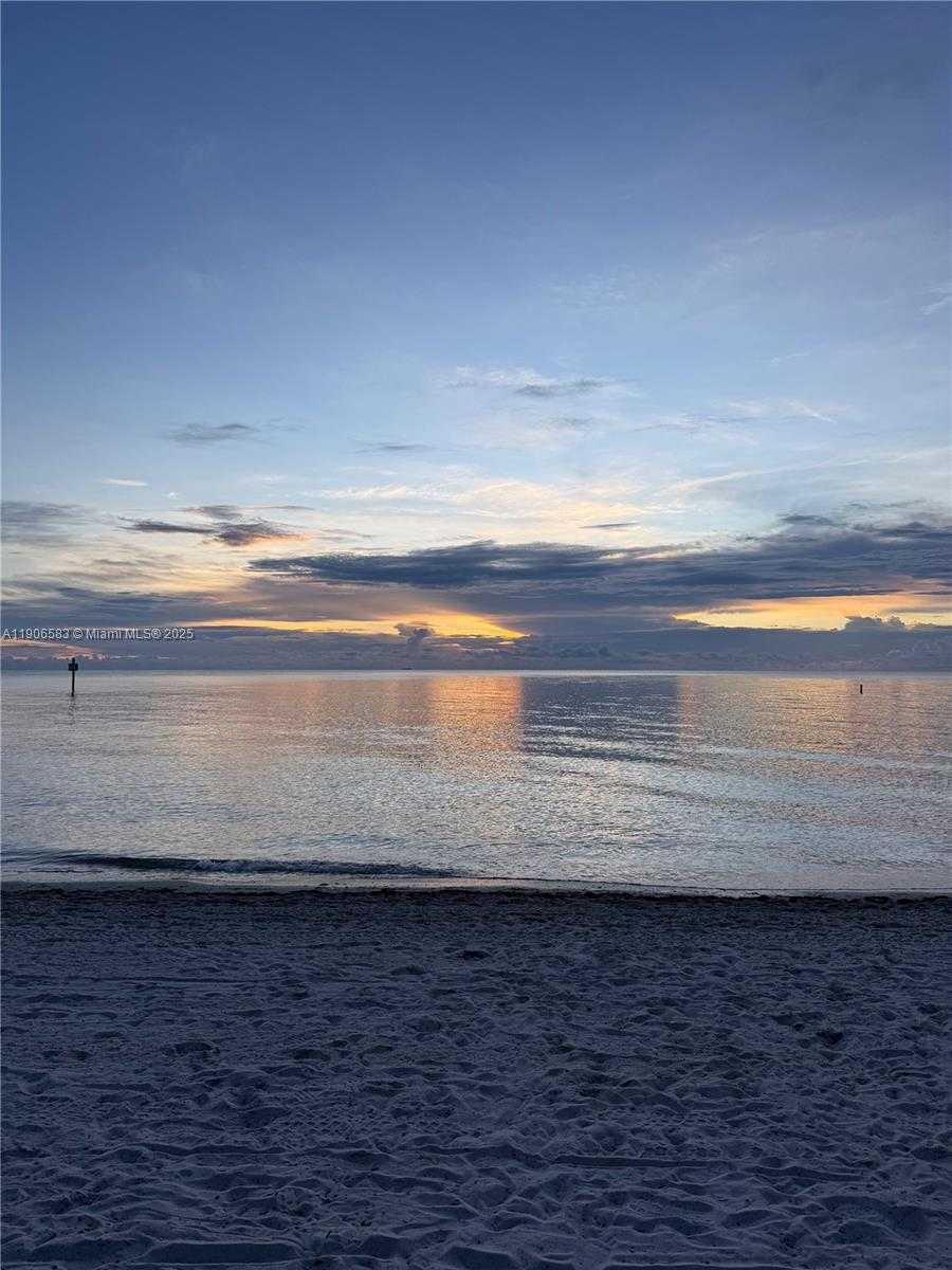 Small Image of 881 OCEAN DR #TH15, Key Biscayne Number 24