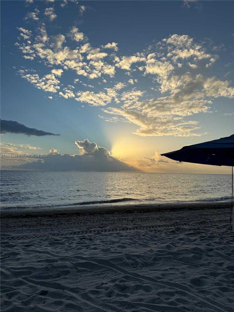 Small Image of 881 OCEAN DR #TH15, Key Biscayne Number 25