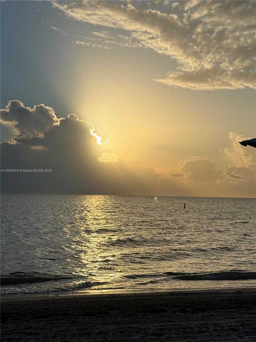 Small Image of 881 OCEAN DR #TH15, Key Biscayne Number 26