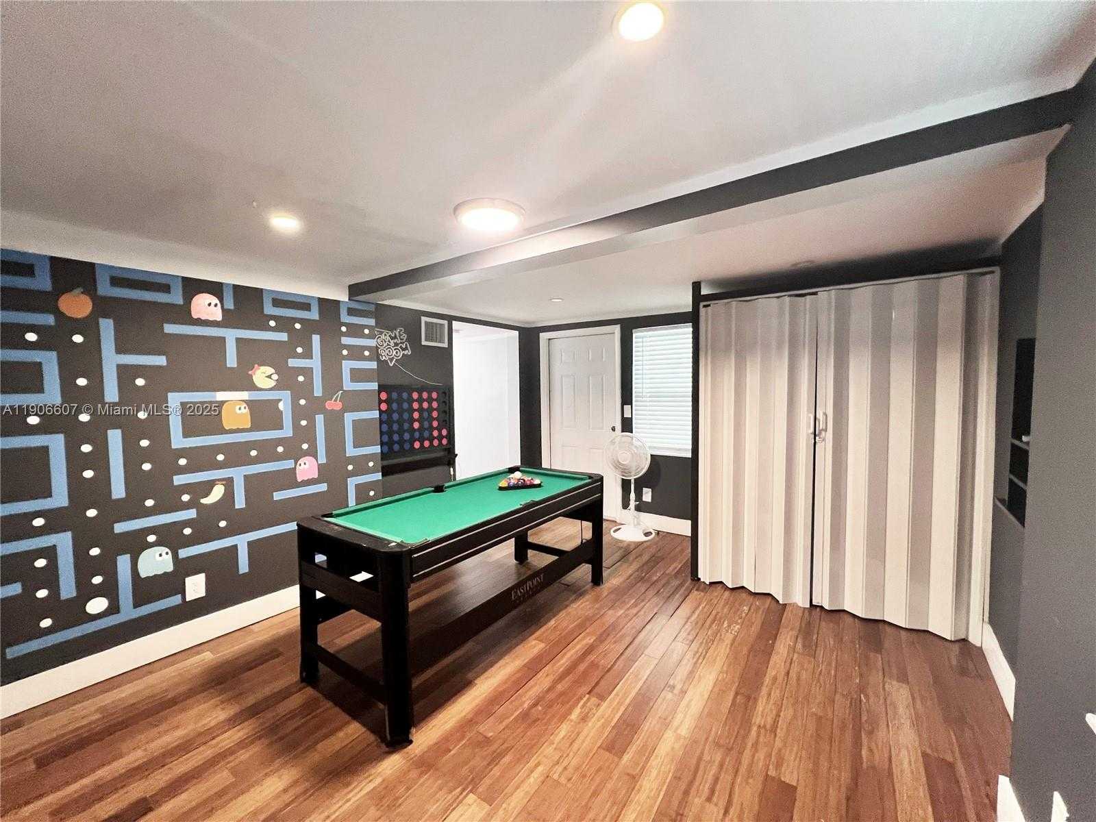 Small Image of 324 NORTH WEST 52ND ST, Miami Number 11