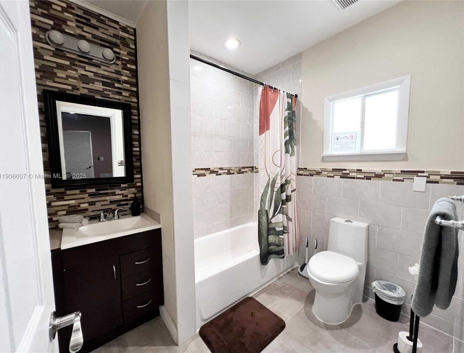 Small Image of 324 NORTH WEST 52ND ST, Miami Number 14