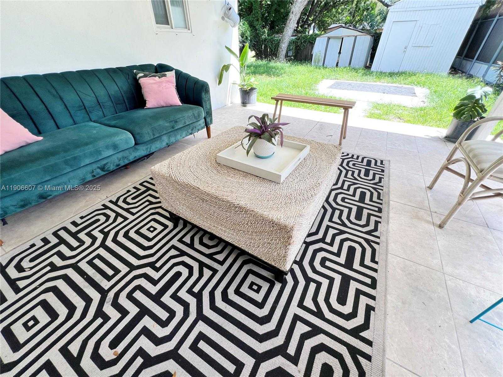 Small Image of 324 NORTH WEST 52ND ST, Miami Number 21