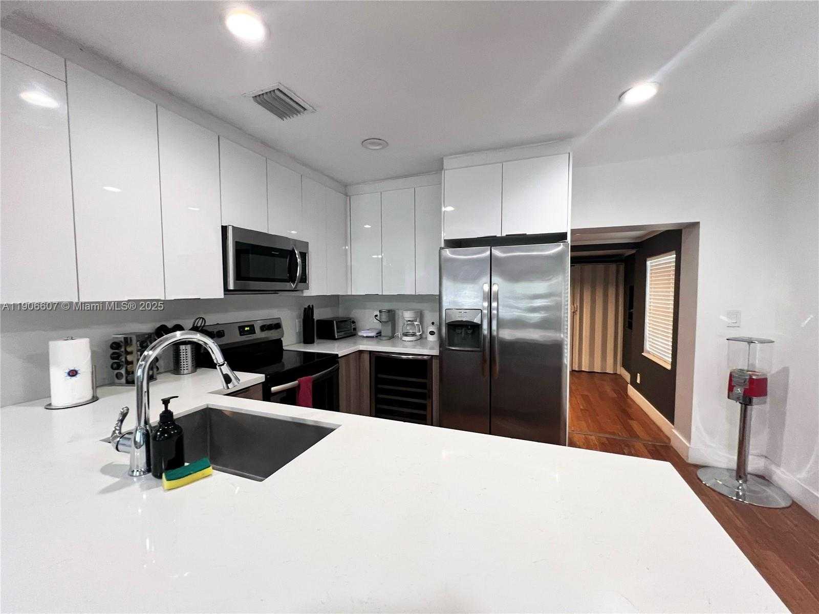 Small Image of 324 NORTH WEST 52ND ST, Miami Number 5