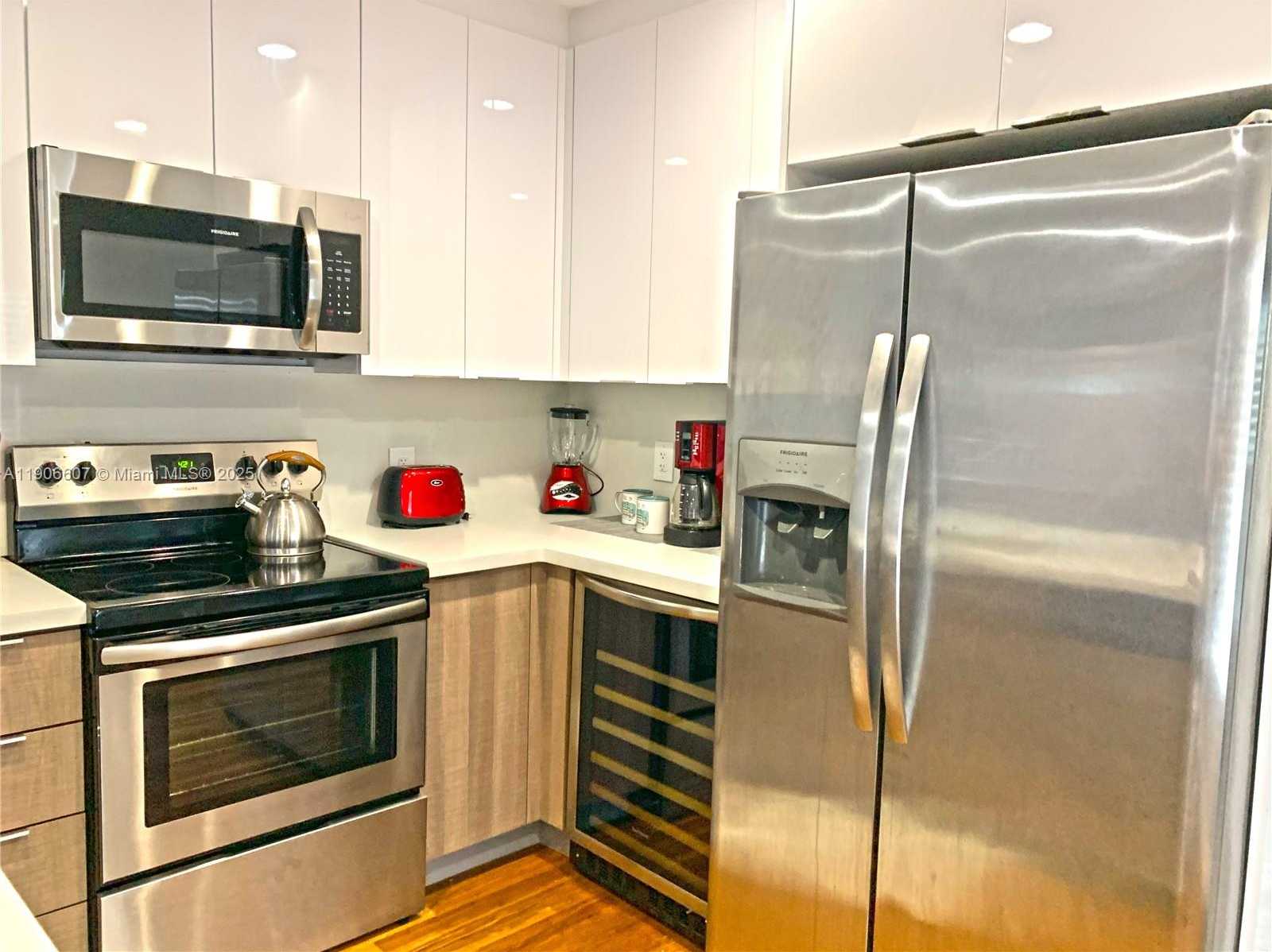 Small Image of 324 NORTH WEST 52ND ST, Miami Number 7