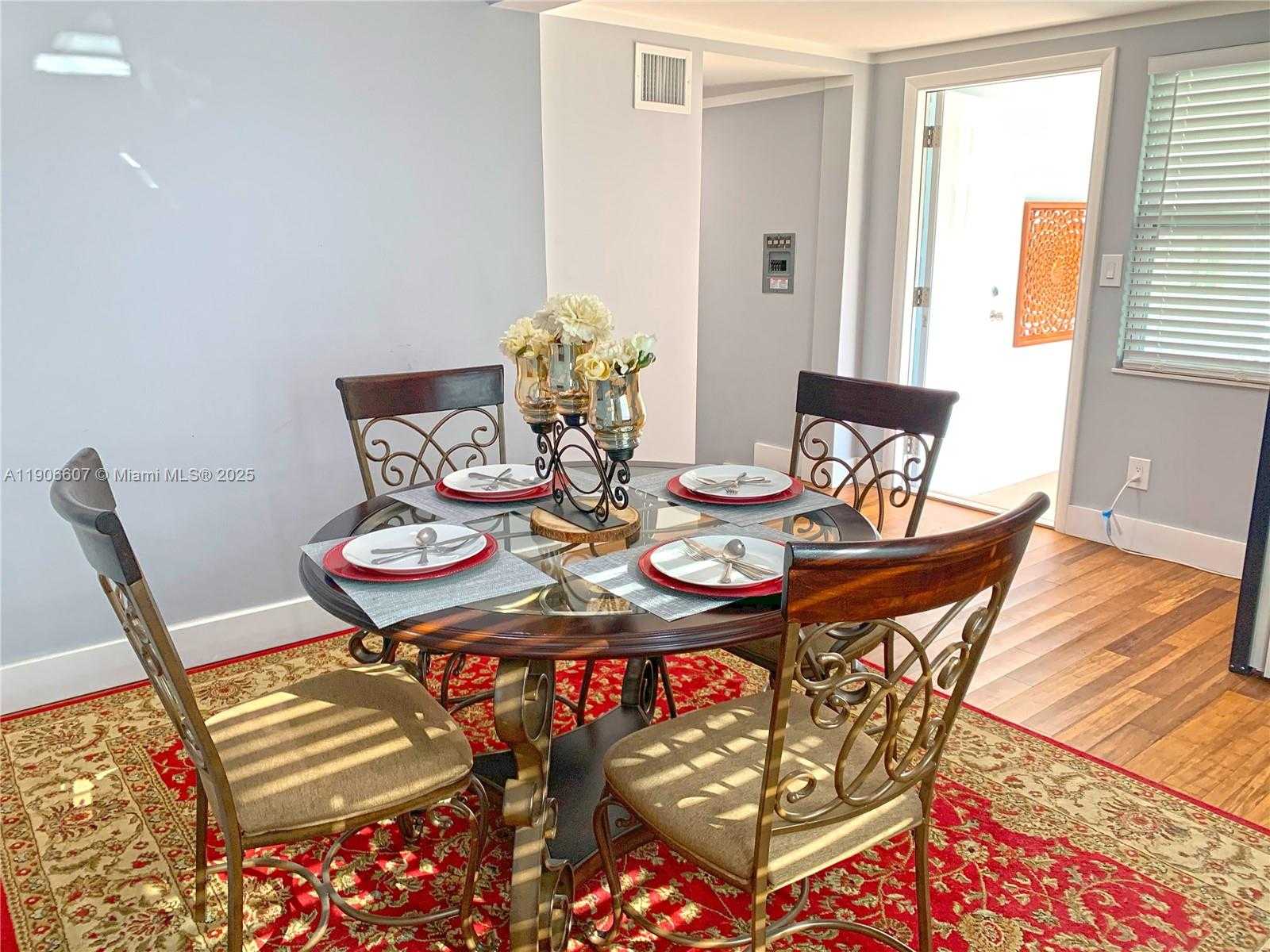 Small Image of 324 NORTH WEST 52ND ST, Miami Number 9