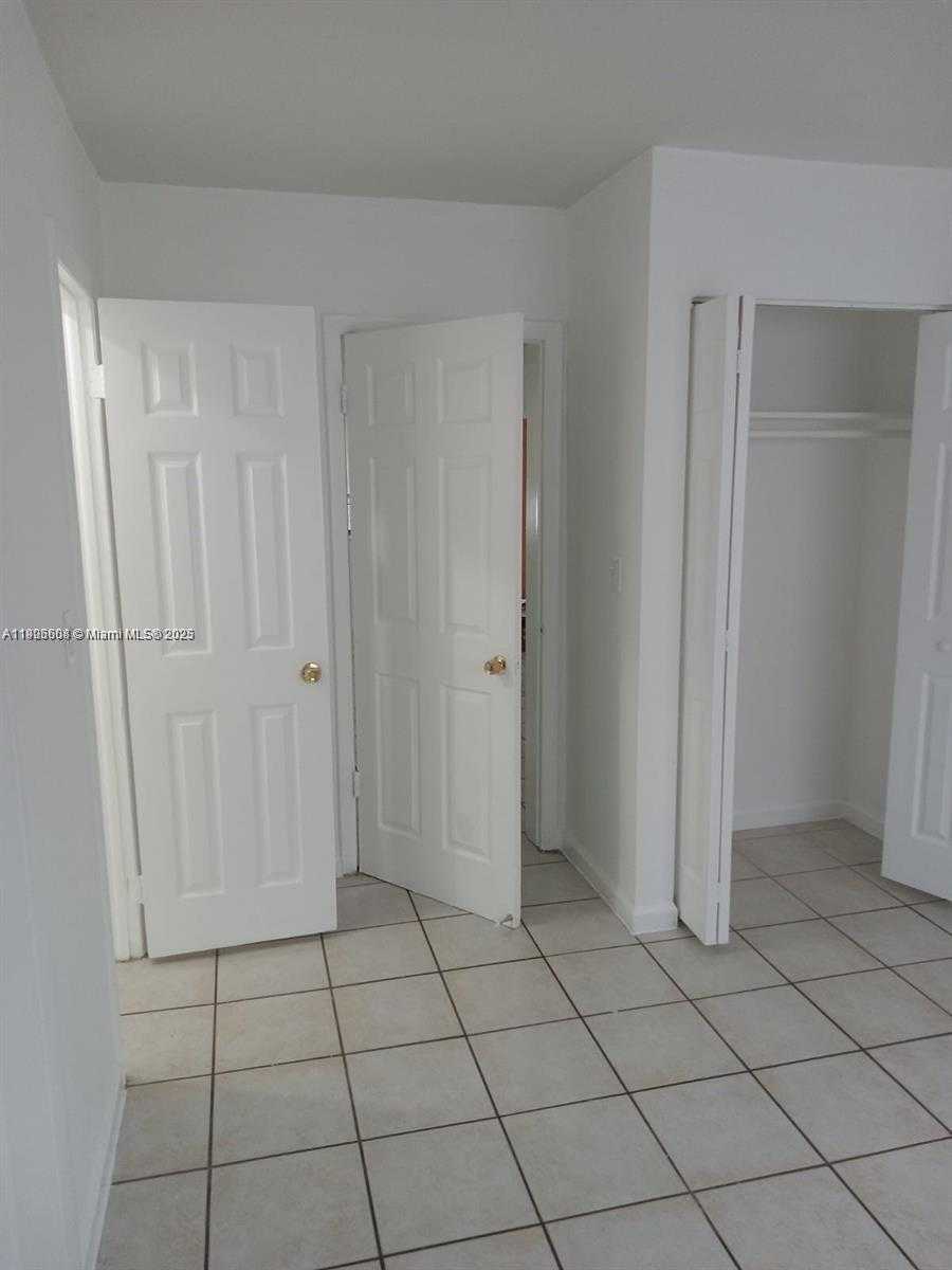 Small Image of 1330 WEST 54TH ST #109C, Hialeah Number 10