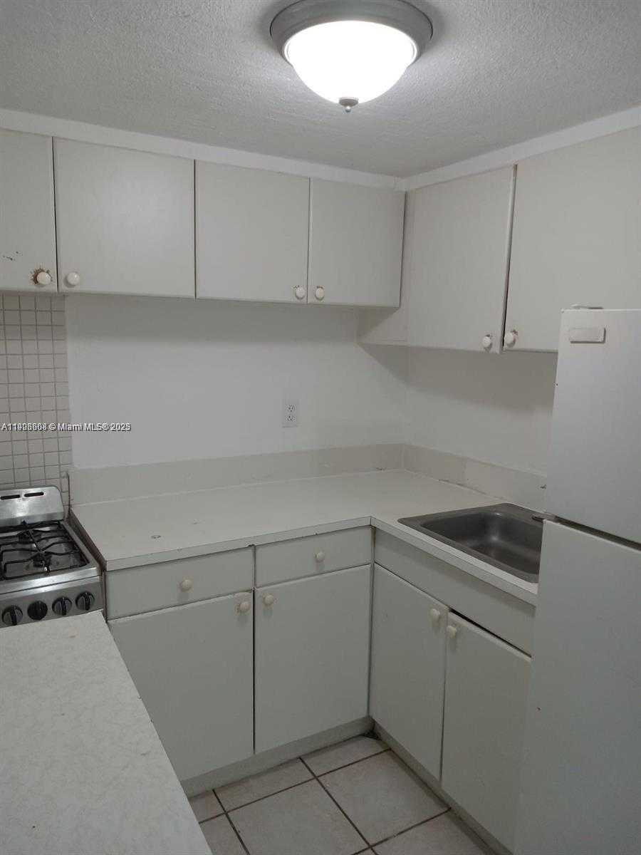 Small Image of 1330 WEST 54TH ST #109C, Hialeah Number 12