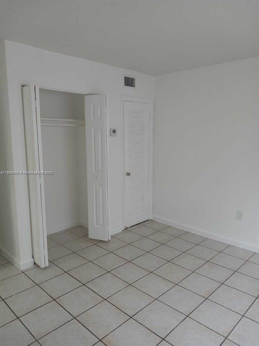 Small Image of 1330 WEST 54TH ST #109C, Hialeah Number 17