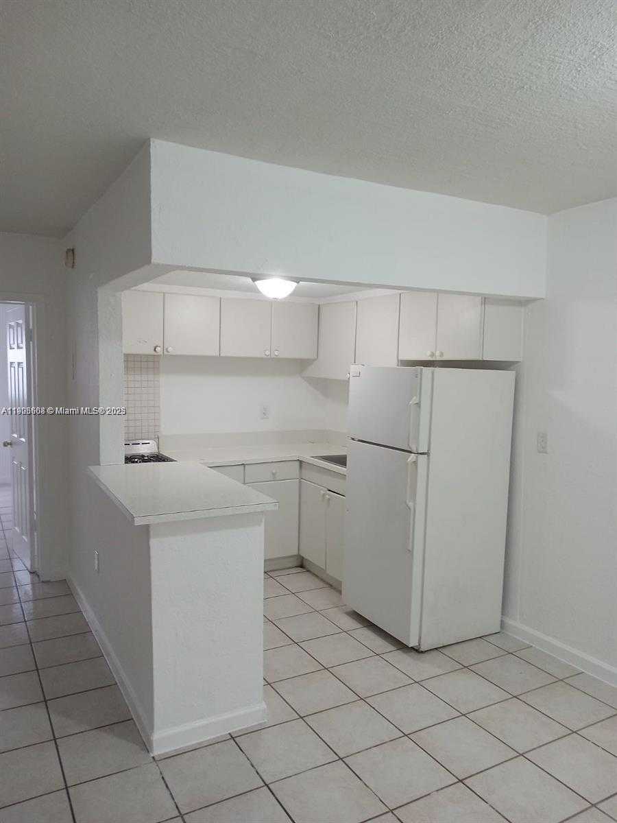 Small Image of 1330 WEST 54TH ST #109C, Hialeah Number 7