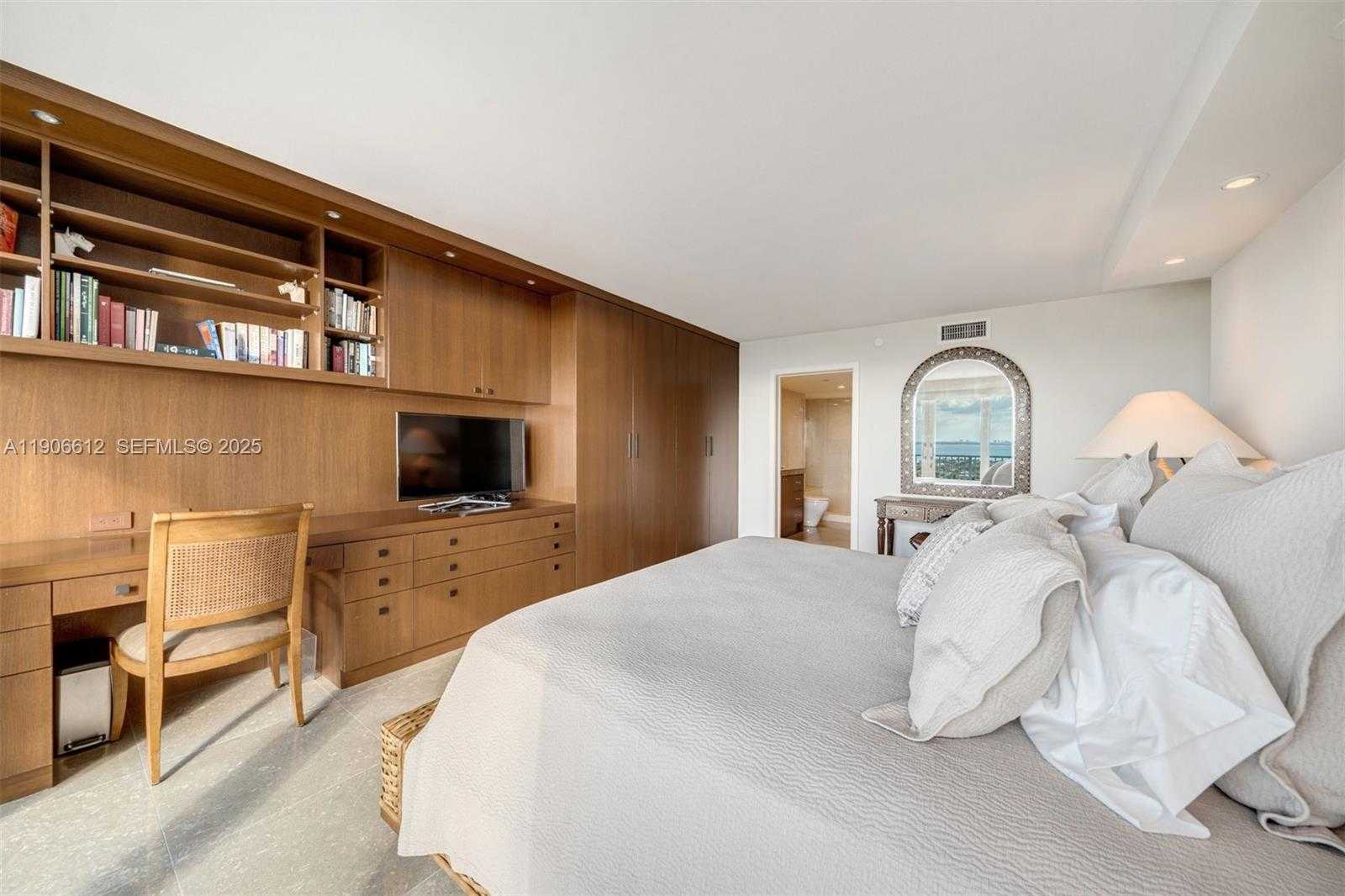 Small Image of 881 OCEAN DR #26B, Key Biscayne Number 22