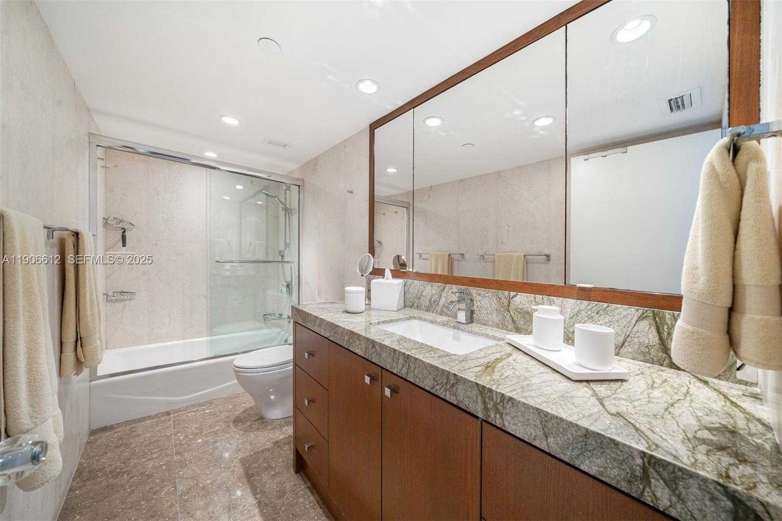 Small Image of 881 OCEAN DR #26B, Key Biscayne Number 27