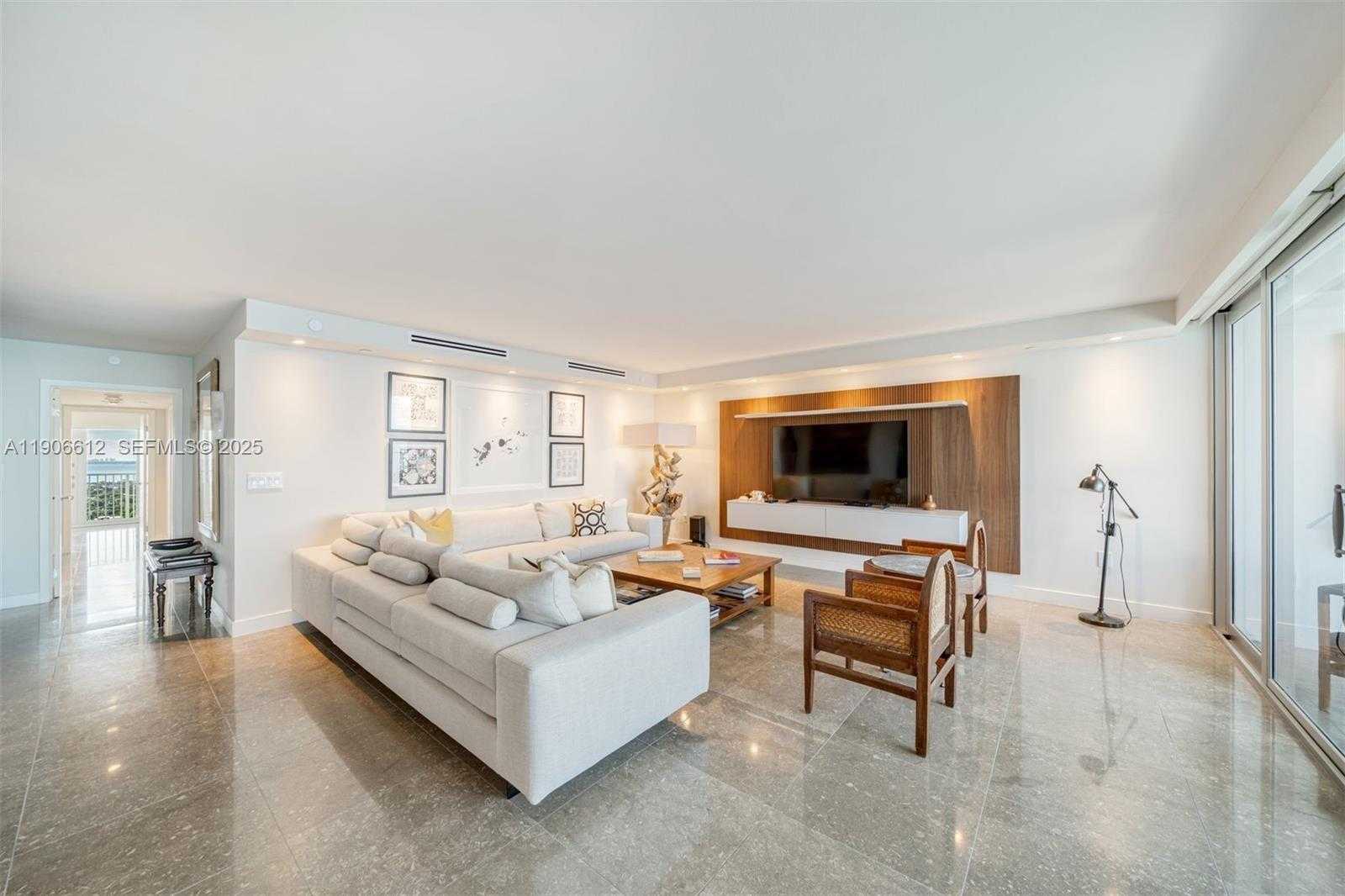 Small Image of 881 OCEAN DR #26B, Key Biscayne Number 3