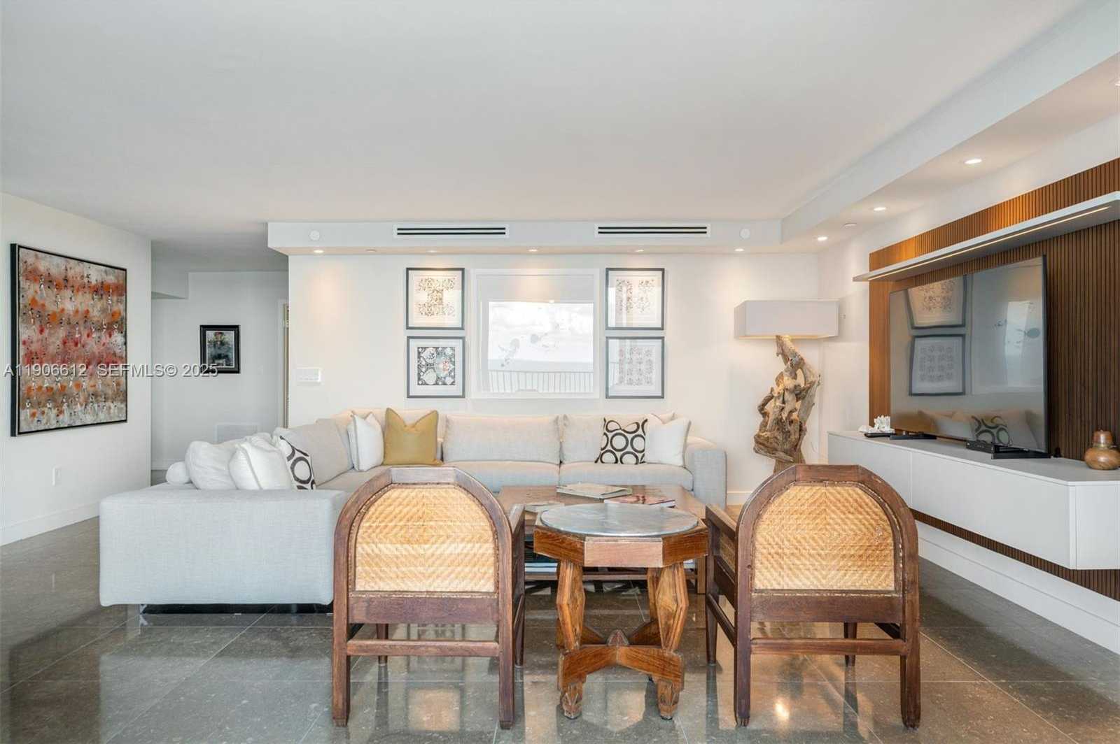 Small Image of 881 OCEAN DR #26B, Key Biscayne Number 4