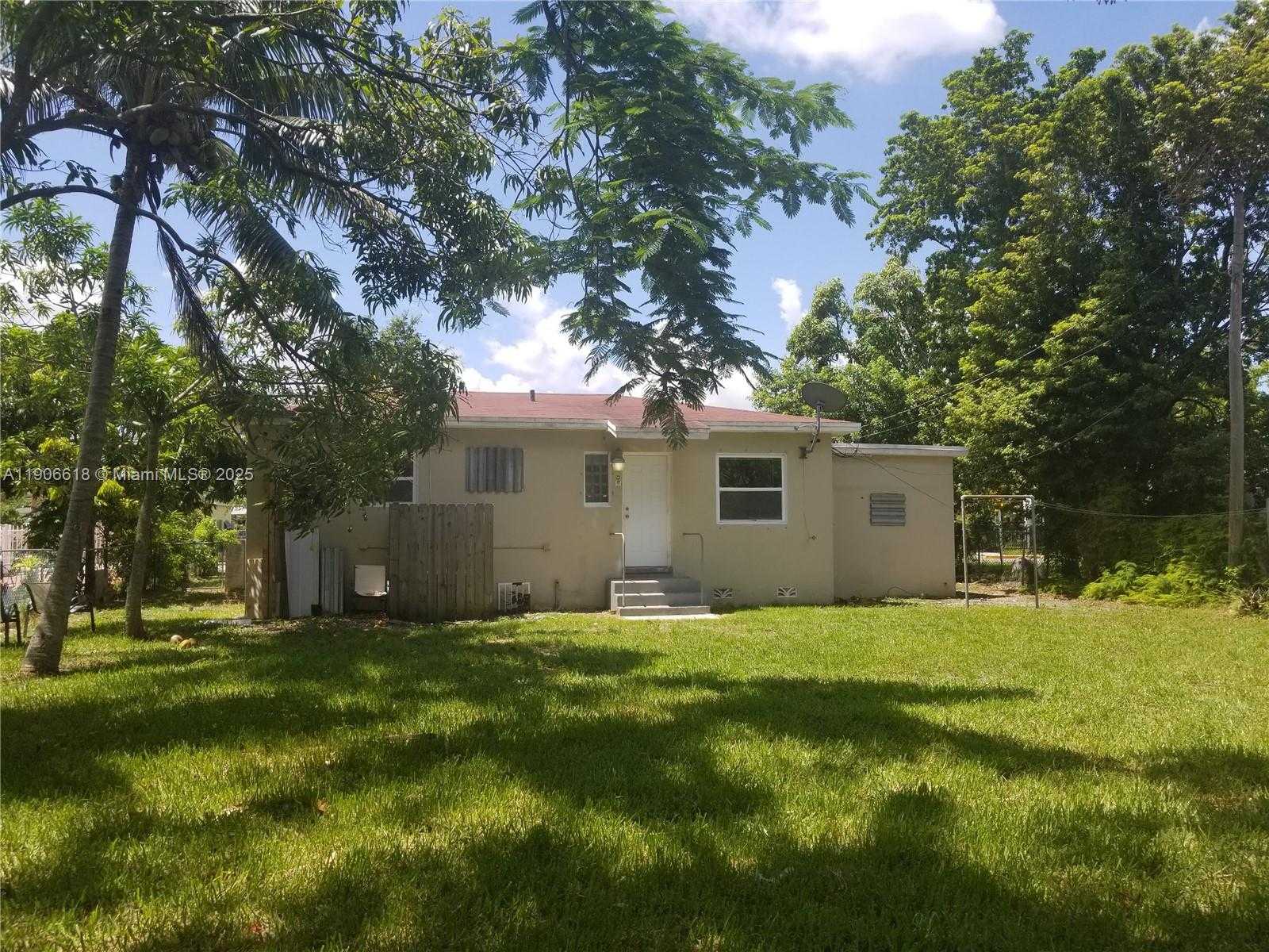 Small Image of 1085 NORTH WEST 133RD ST, North Miami Number 18