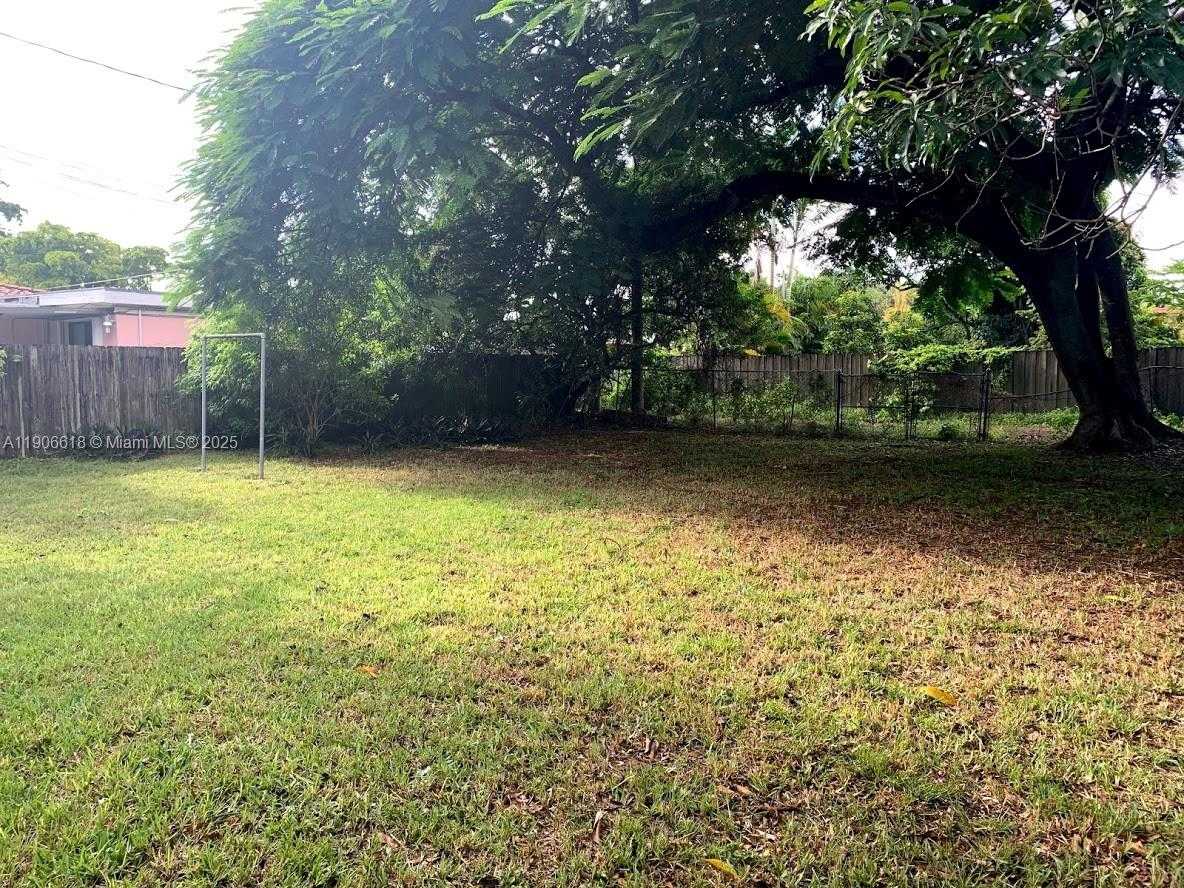 Small Image of 1085 NORTH WEST 133RD ST, North Miami Number 20