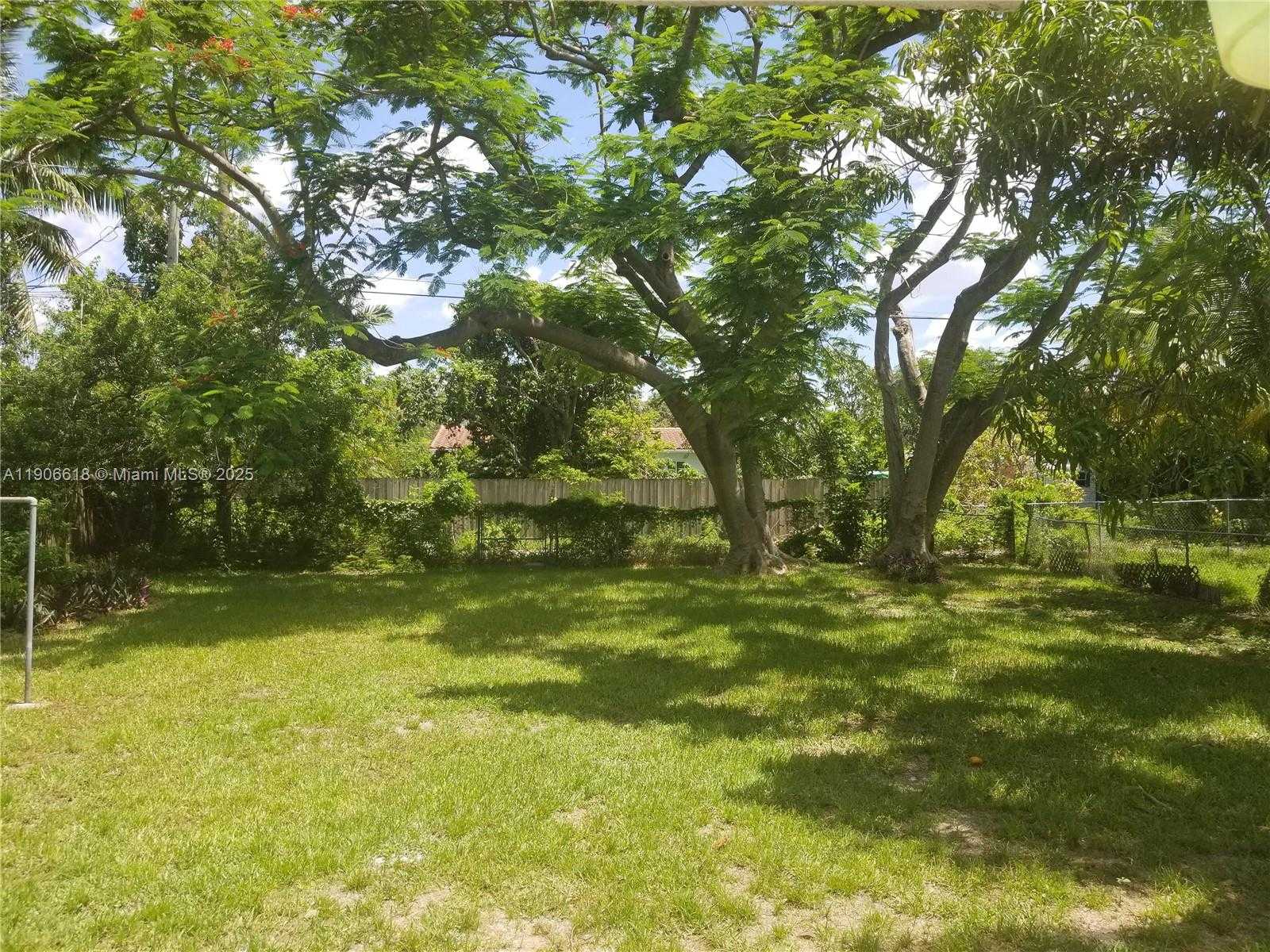 Small Image of 1085 NORTH WEST 133RD ST, North Miami Number 21