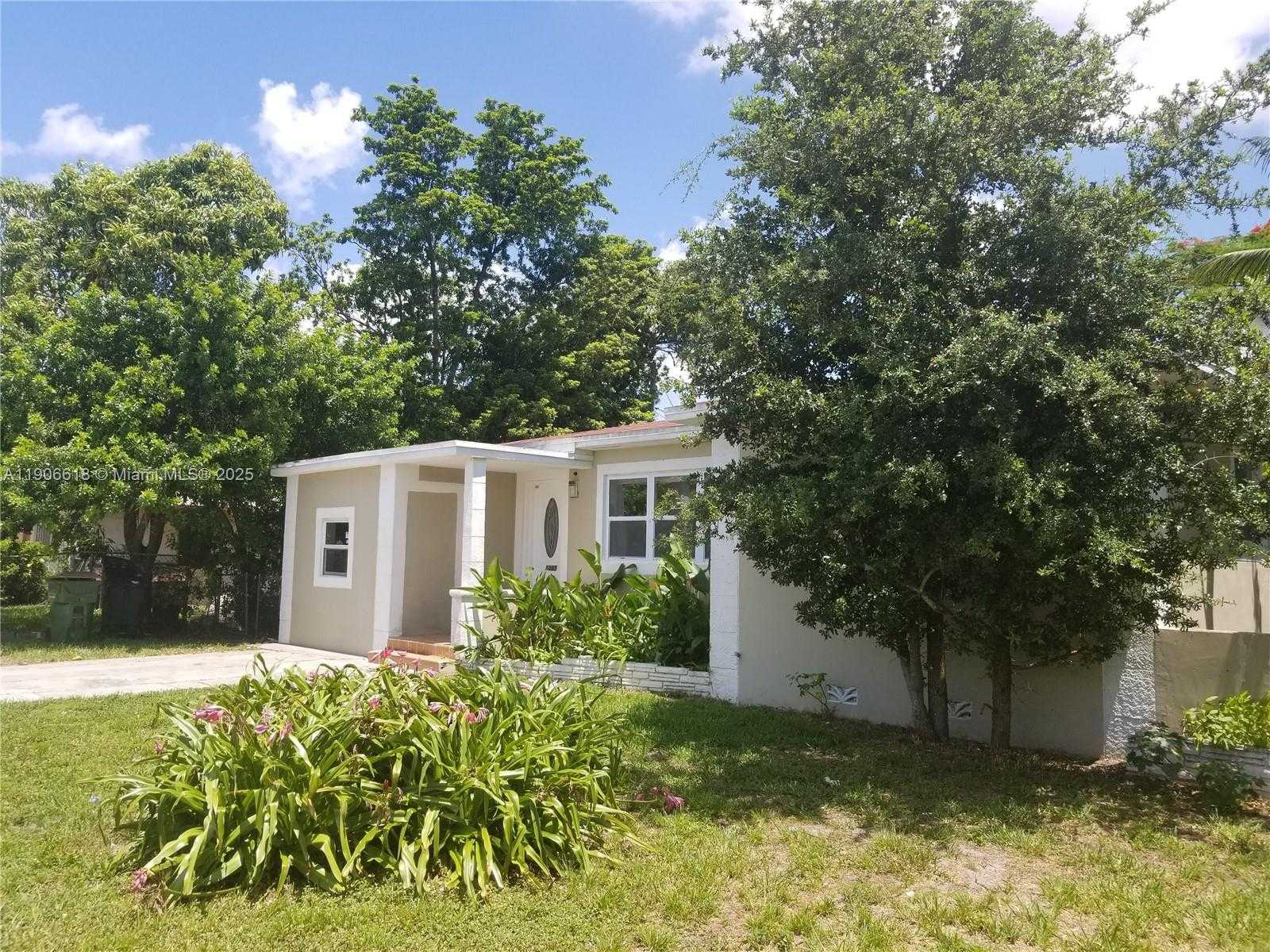 Small Image of 1085 NORTH WEST 133RD ST, North Miami Number 22