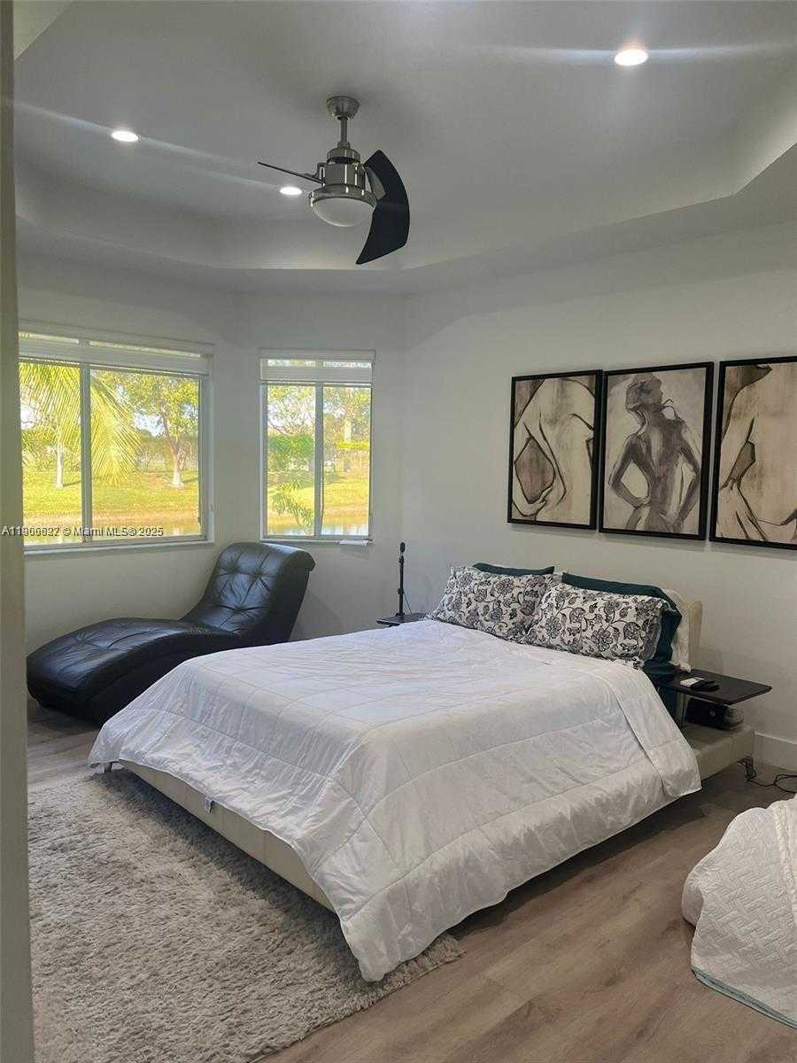 Small Image of 19353 SOUTH WEST 60TH CT #19353, Pembroke Pines Number 4