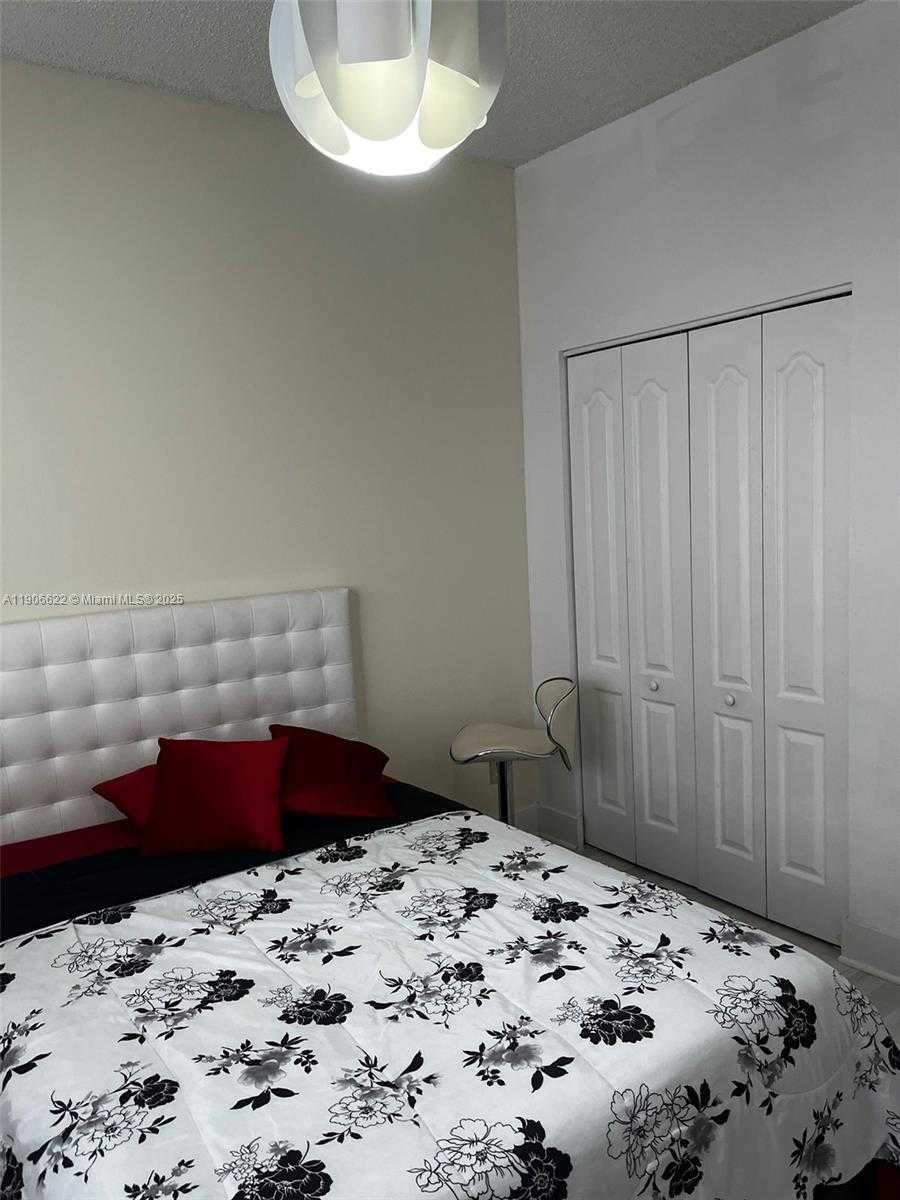 Small Image of 19353 SOUTH WEST 60TH CT #19353, Pembroke Pines Number 6