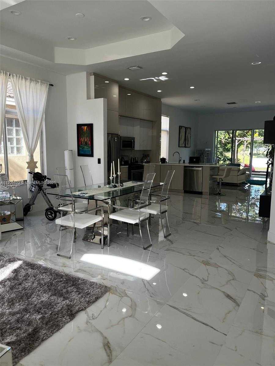 Small Image of 19353 SOUTH WEST 60TH CT #19353, Pembroke Pines Number 9