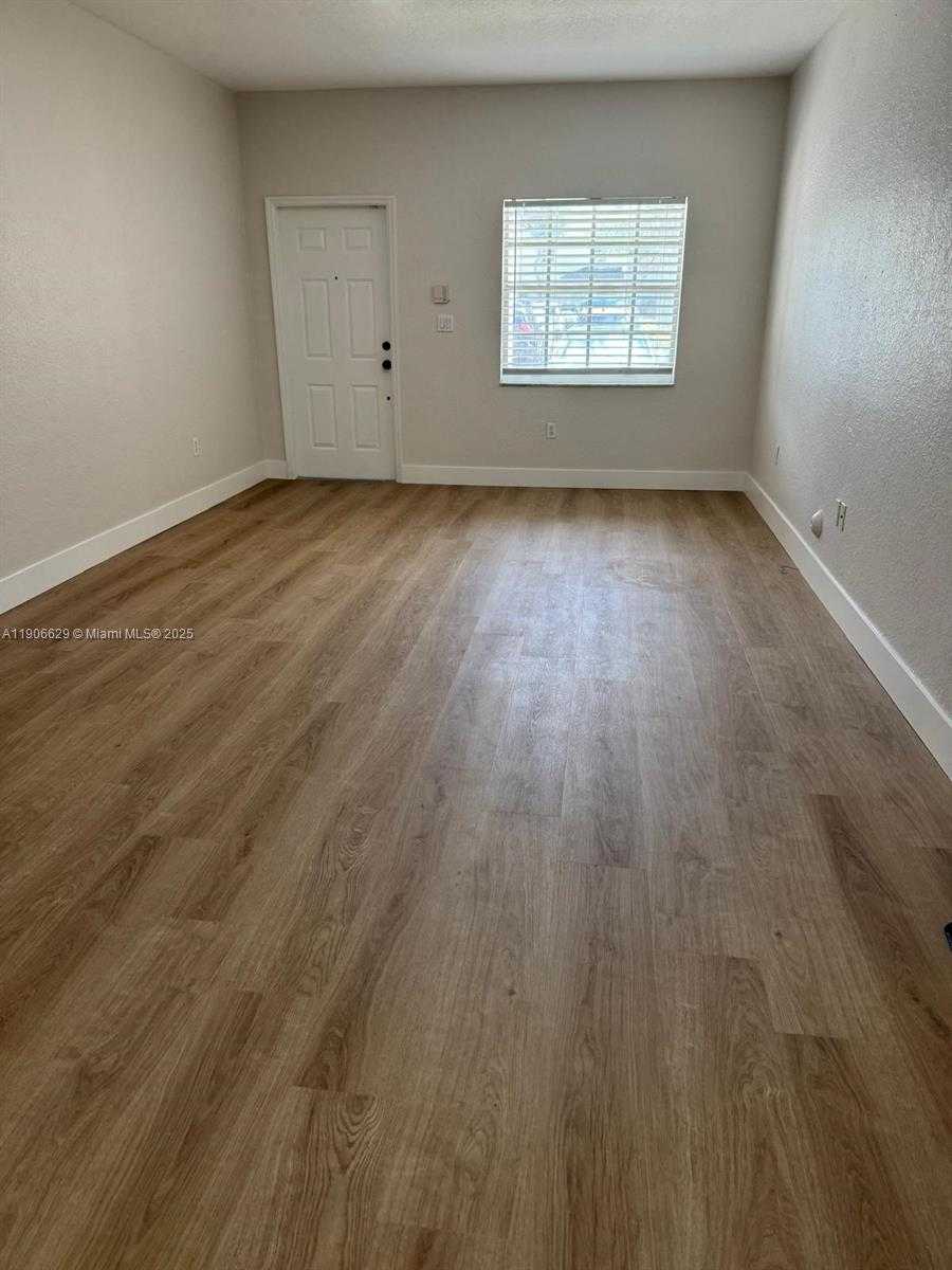 Small Image of 5630 NORTH WEST 114TH PATH #106, Doral Number 6