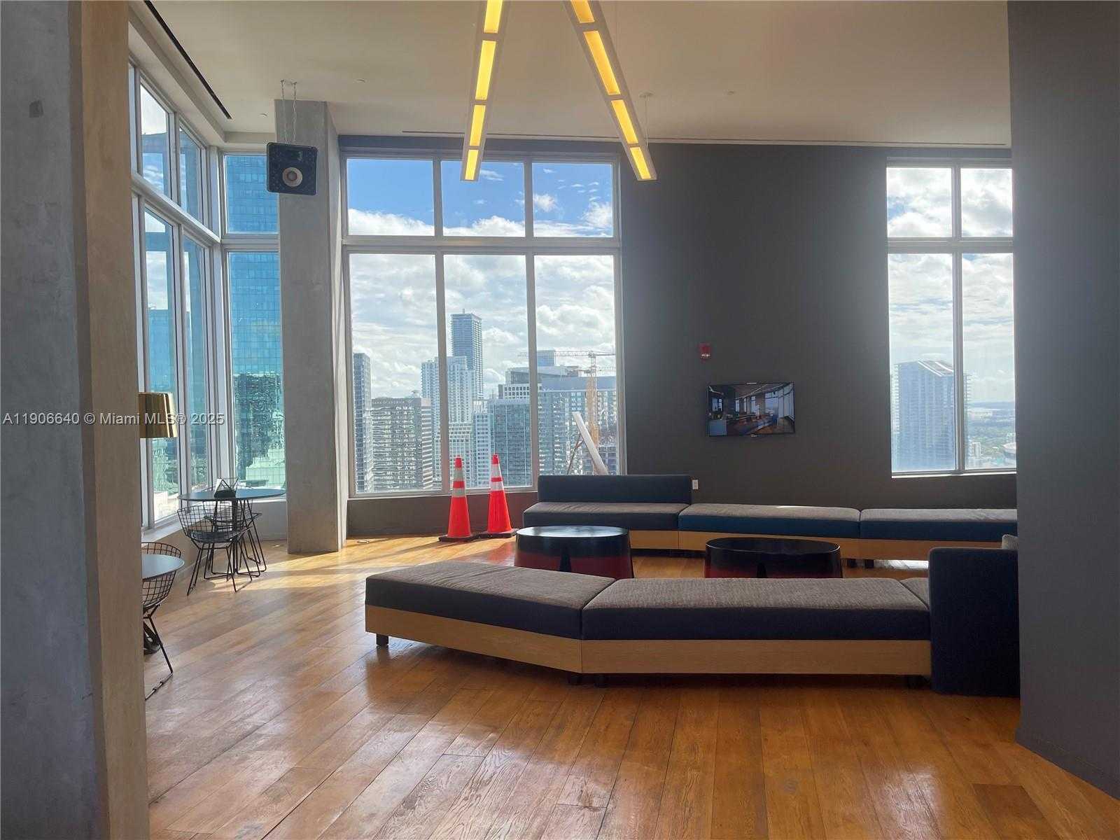 Imagen de Pequeño Objeto