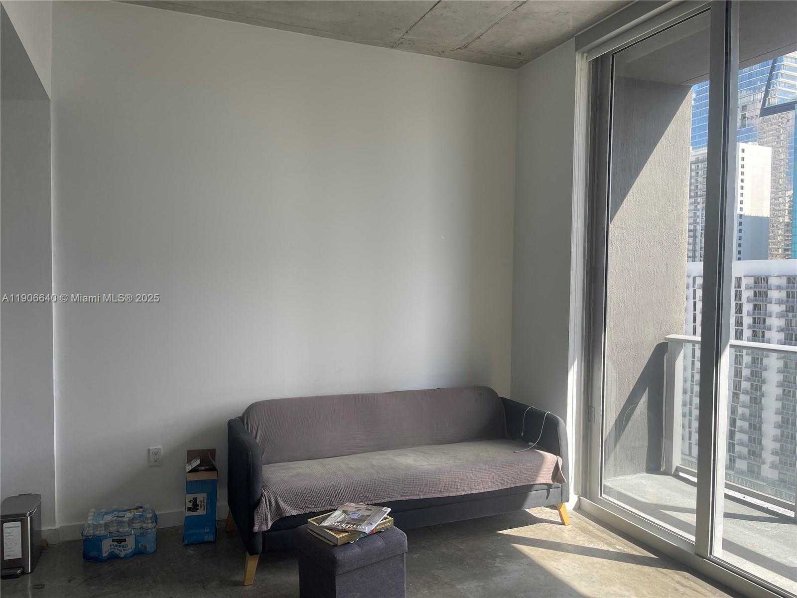 Imagen de Pequeño Objeto