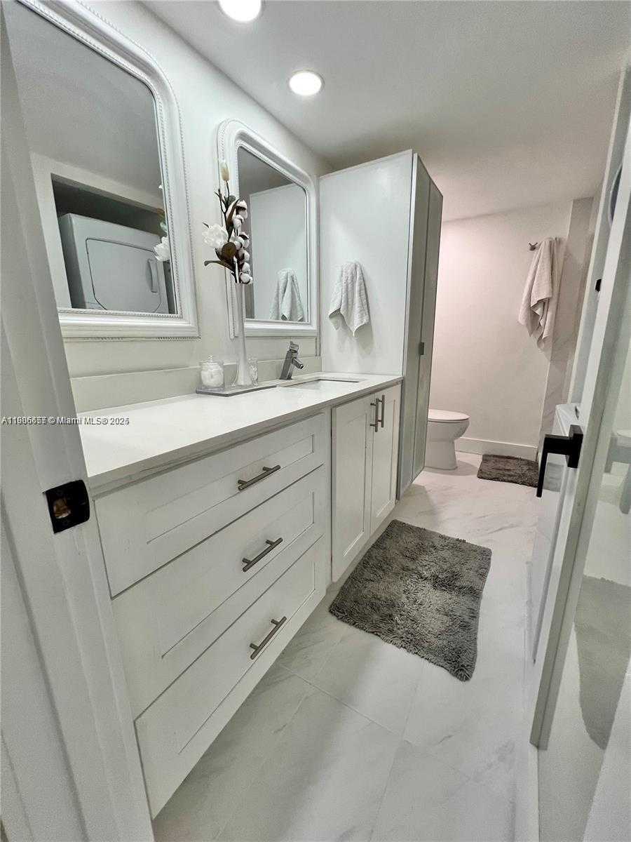 Small Image of 600 NORTH EAST 36TH #2011, Miami Number 6