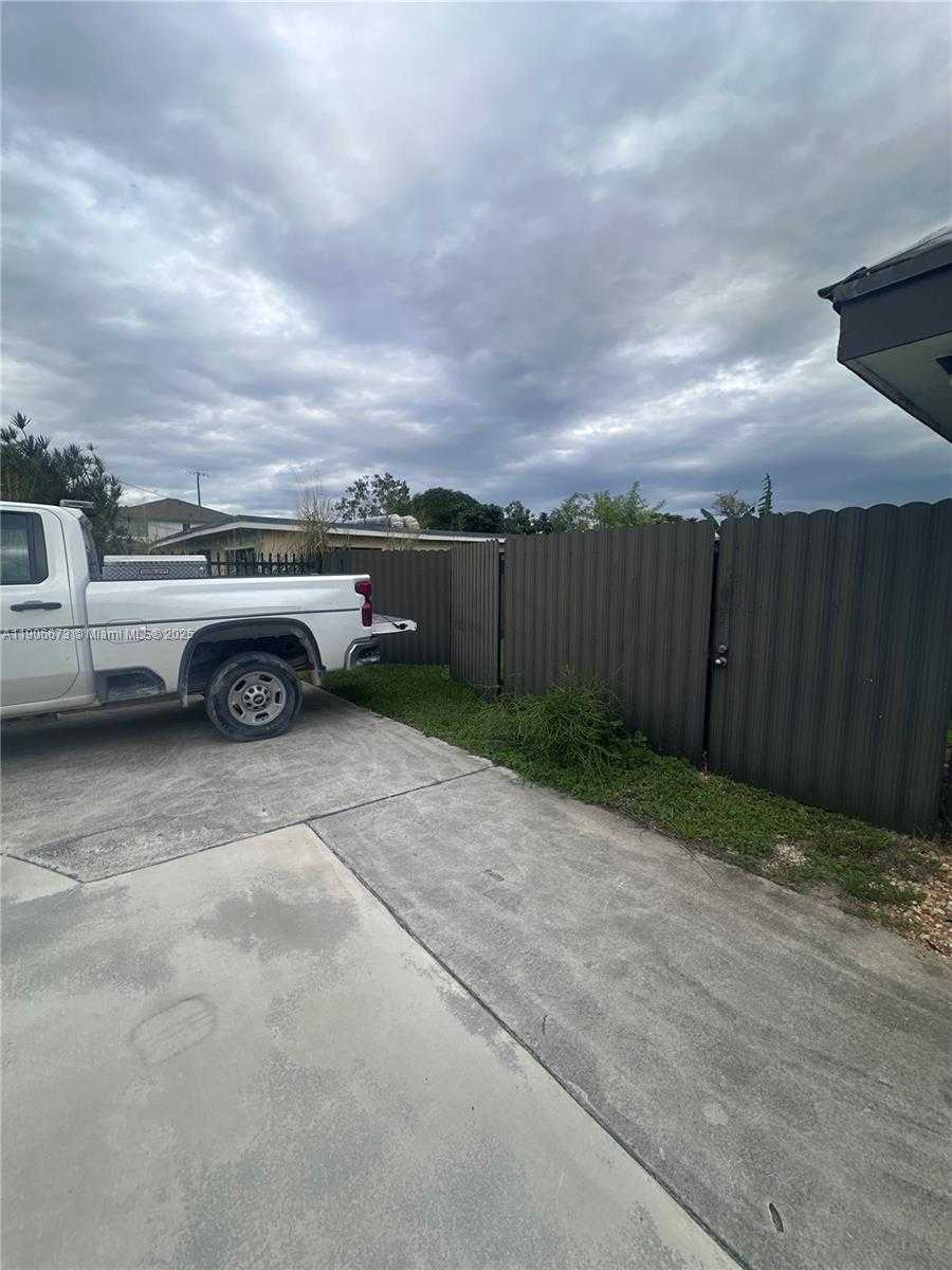 Small Image of 22045 SOUTH WEST 114TH AVE #1, Miami Number 20