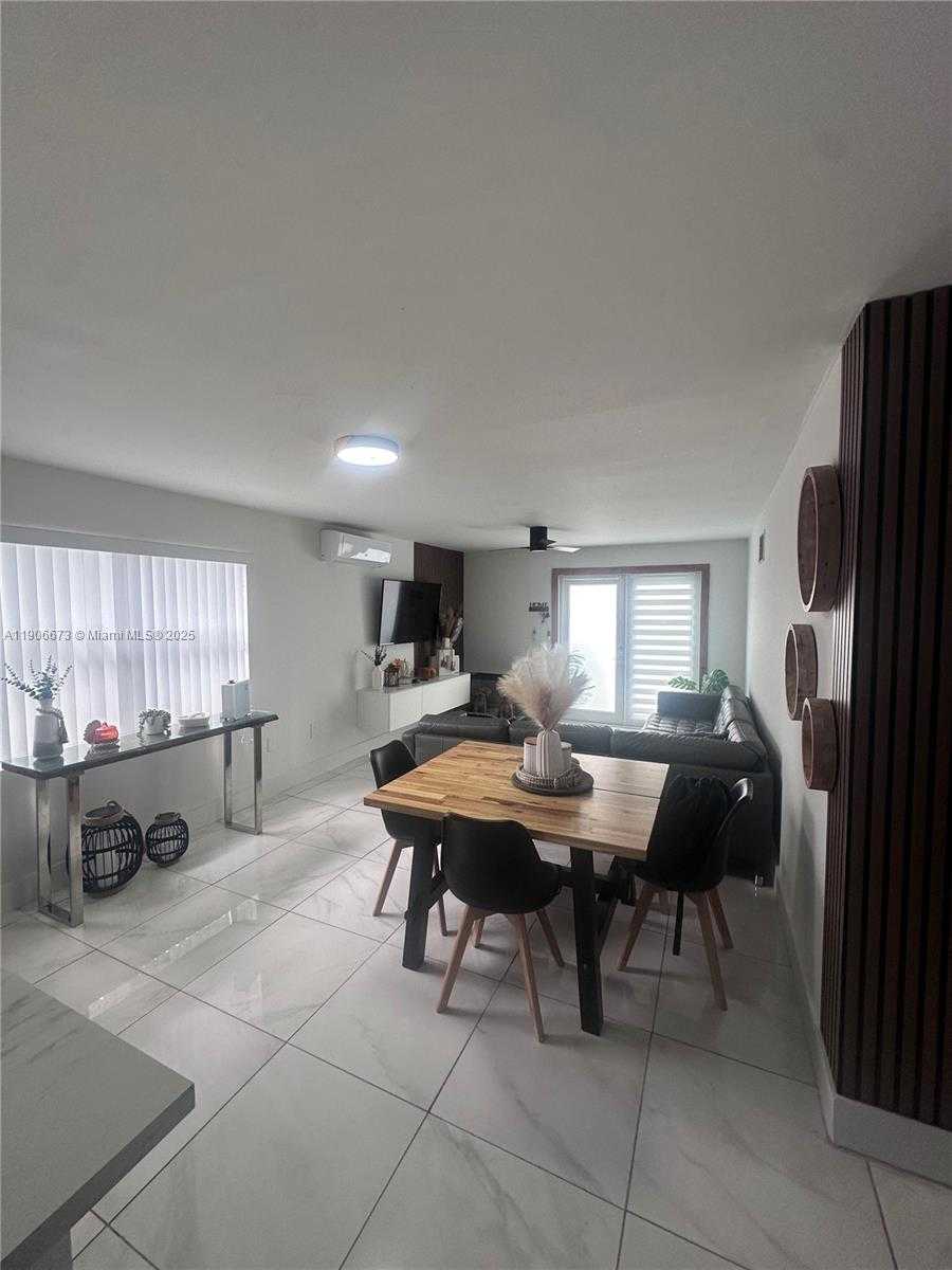 Small Image of 22045 SOUTH WEST 114TH AVE #1, Miami Number 6