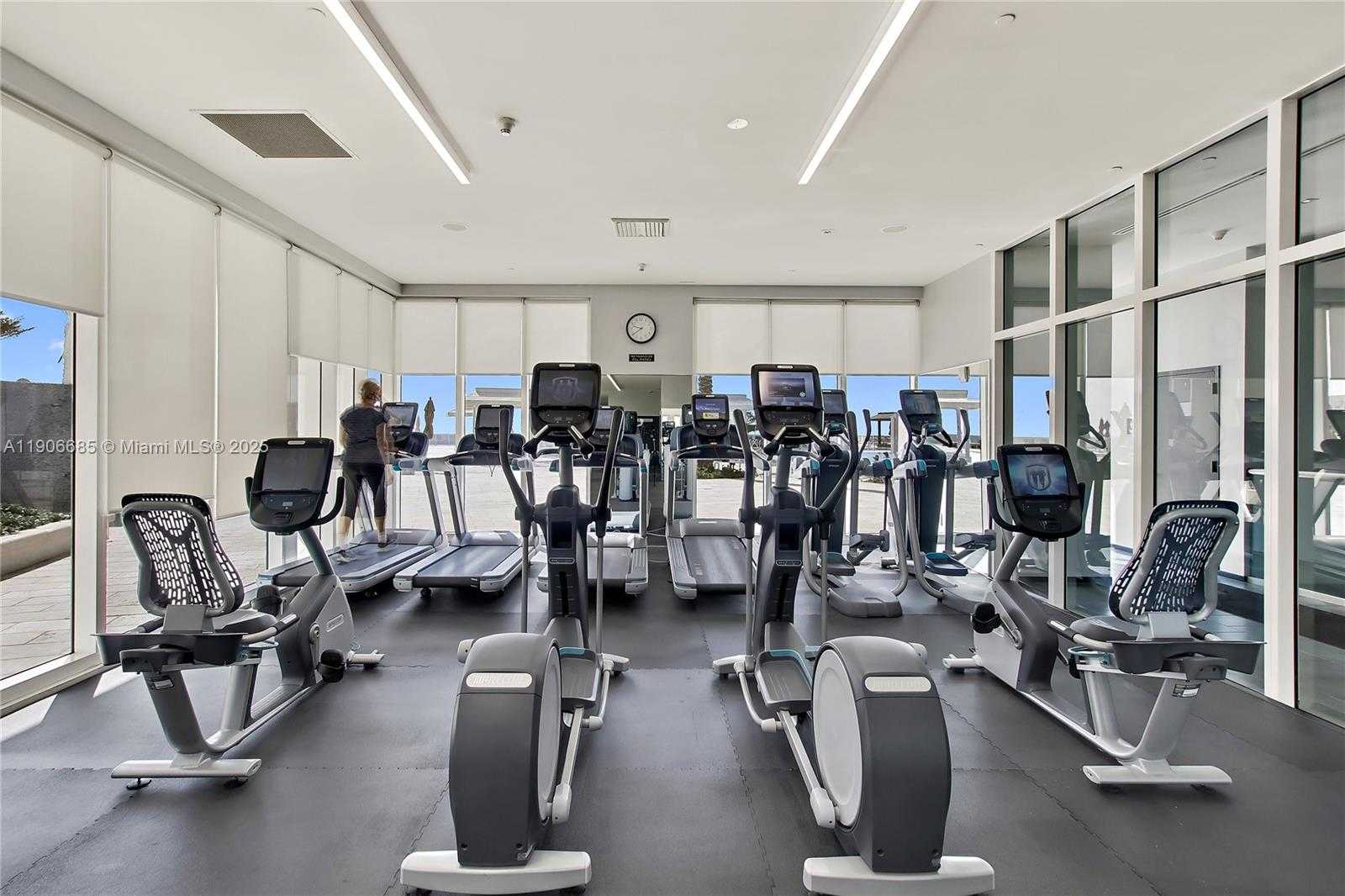 Small Image of 1850 SOUTH OCEAN DR #1607, Hallandale Beach Number 12