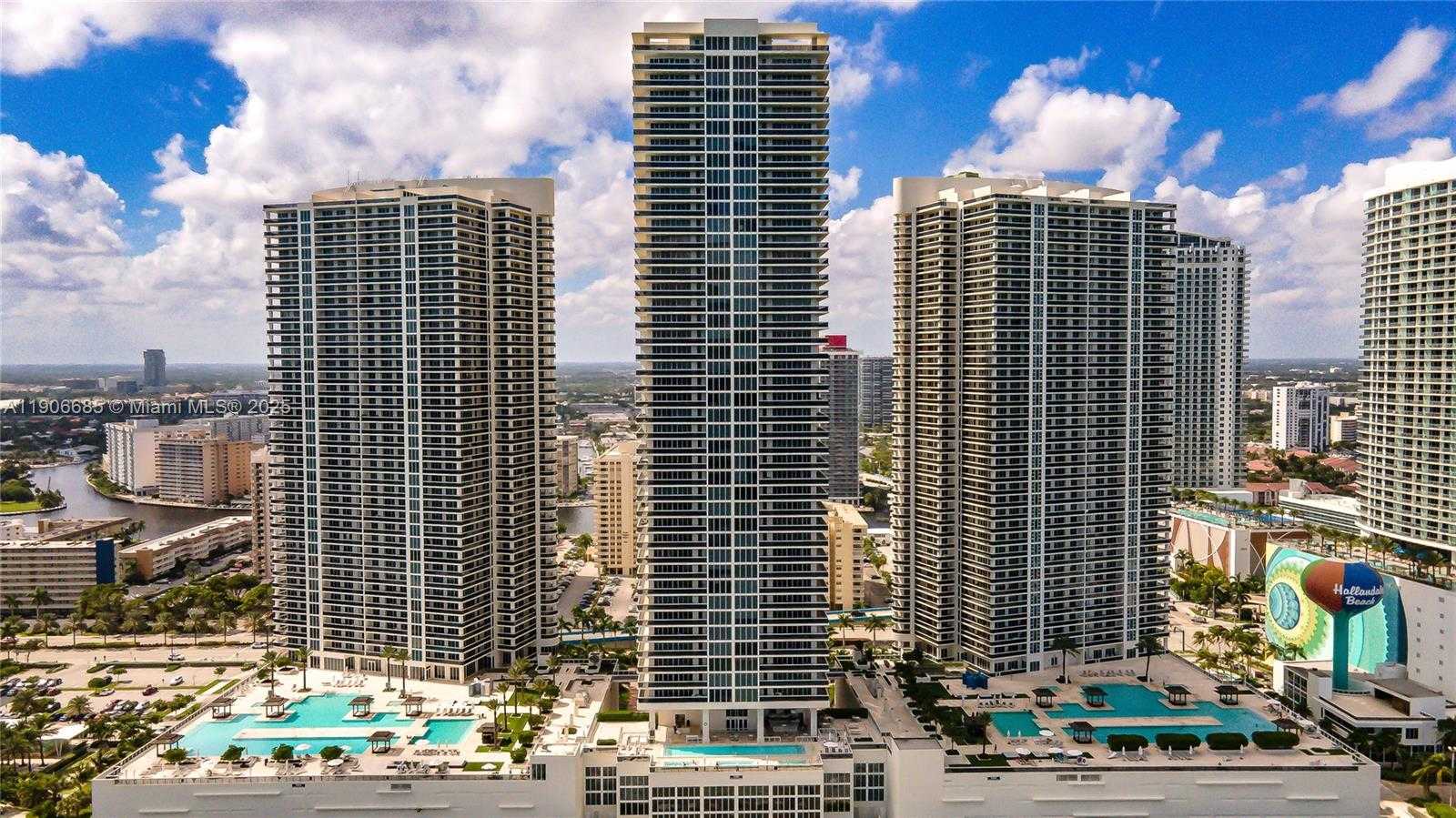 Small Image of 1850 SOUTH OCEAN DR #1607, Hallandale Beach Number 3