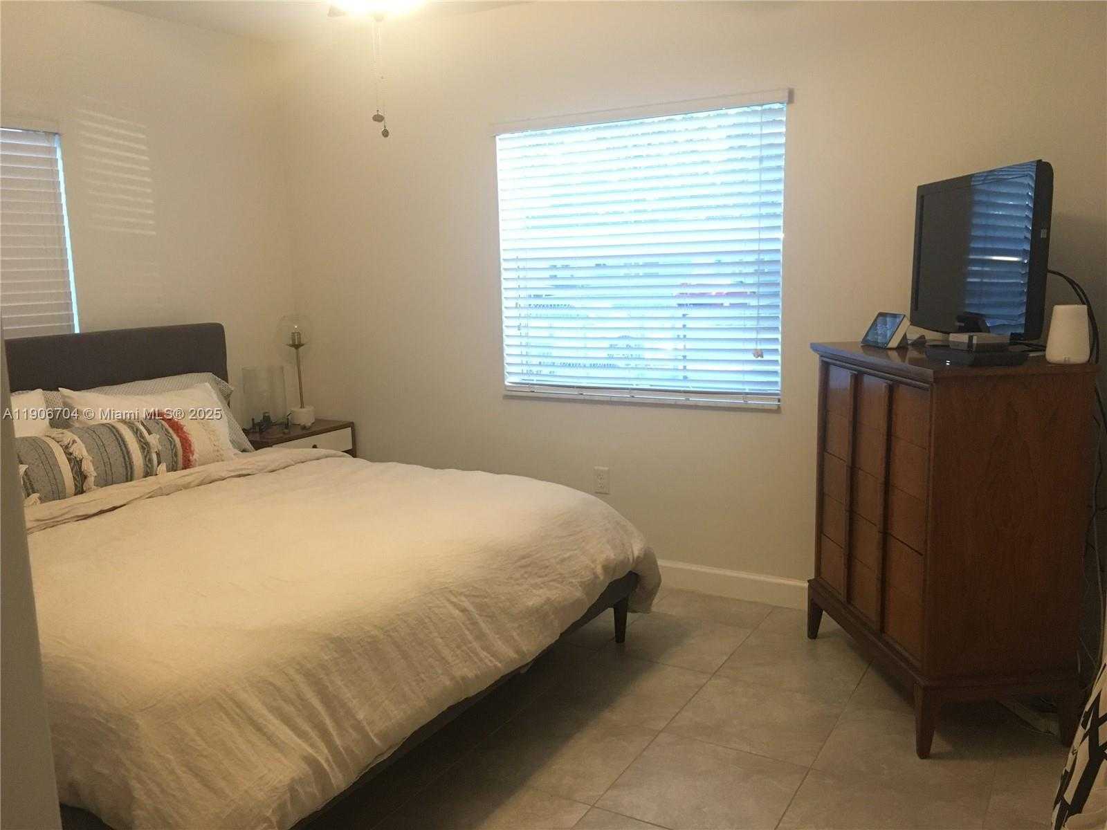 Small Image of 795 NORTH WEST 52ND ST, Miami Number 4