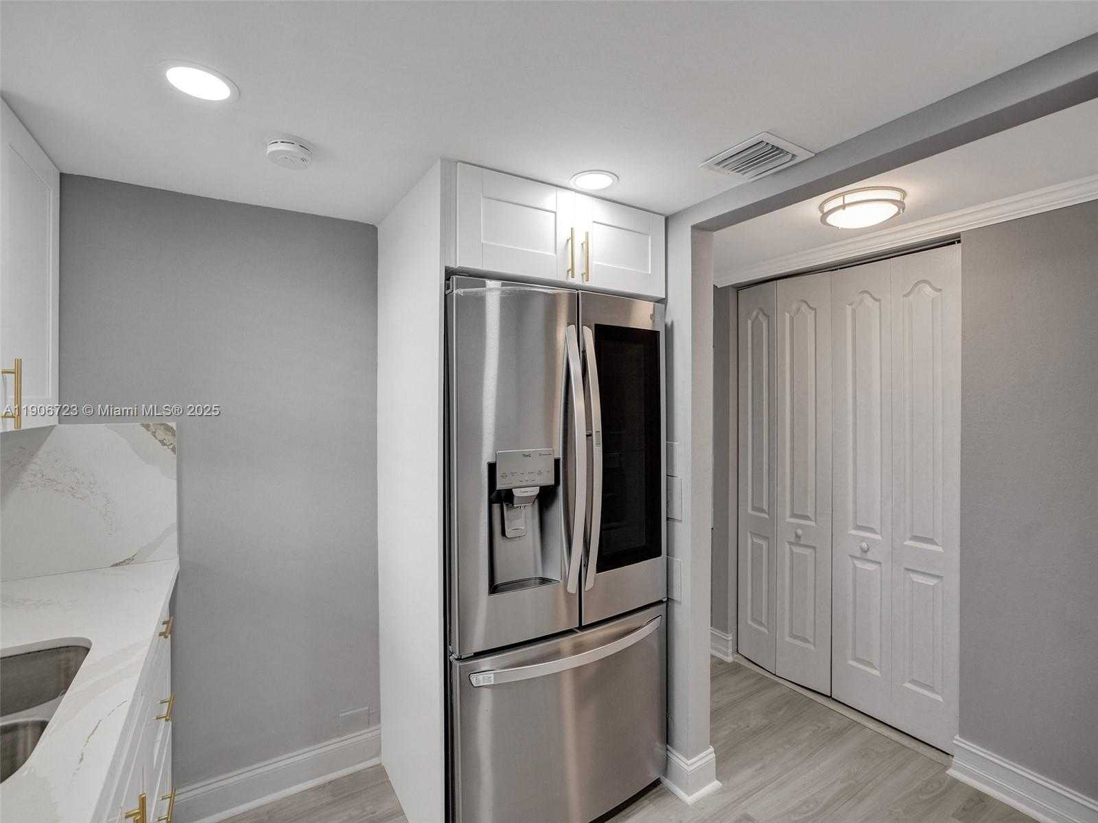 Small Image of 9375 FONTAINEBLEAU BLVD #L305, Miami Number 14