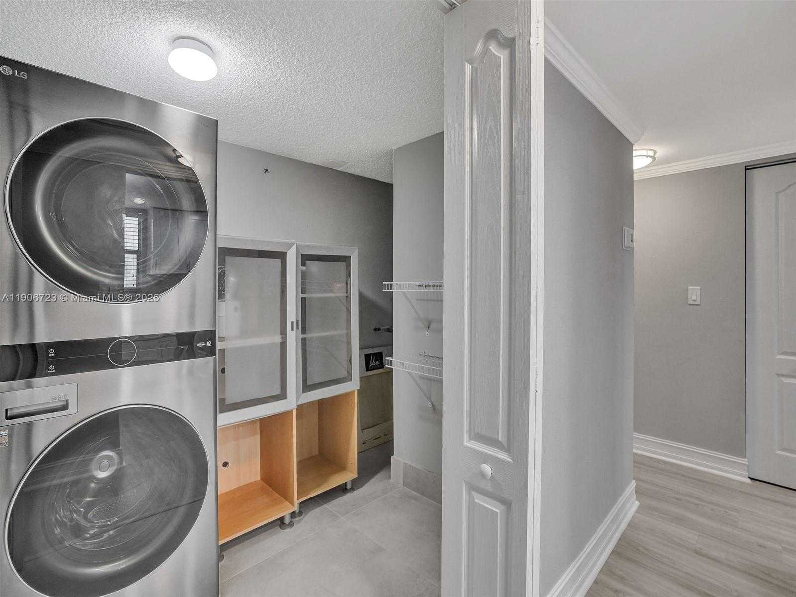 Small Image of 9375 FONTAINEBLEAU BLVD #L305, Miami Number 15