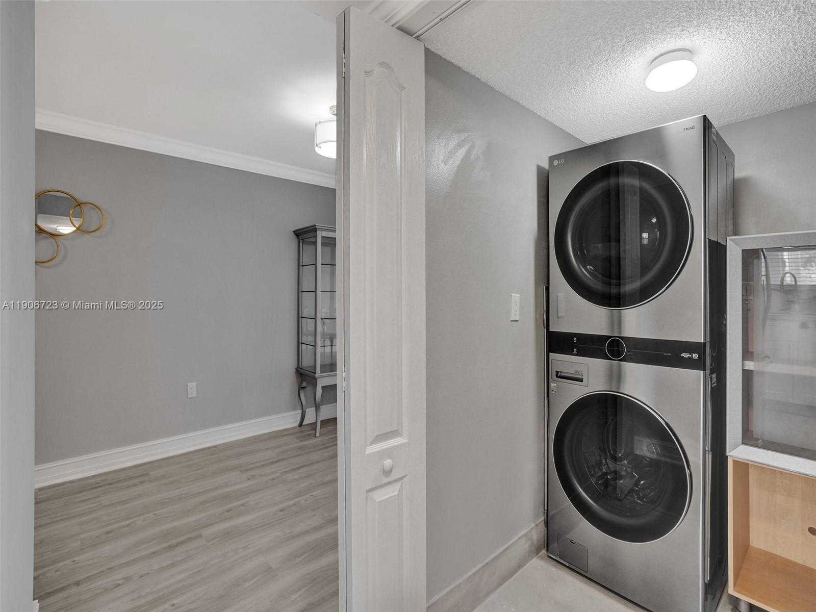 Small Image of 9375 FONTAINEBLEAU BLVD #L305, Miami Number 16