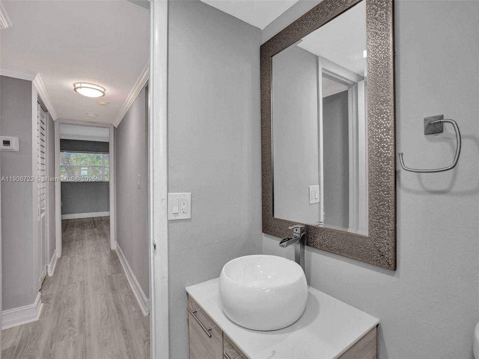 Small Image of 9375 FONTAINEBLEAU BLVD #L305, Miami Number 18