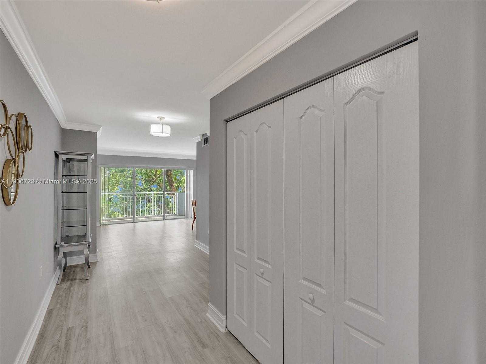 Small Image of 9375 FONTAINEBLEAU BLVD #L305, Miami Number 2