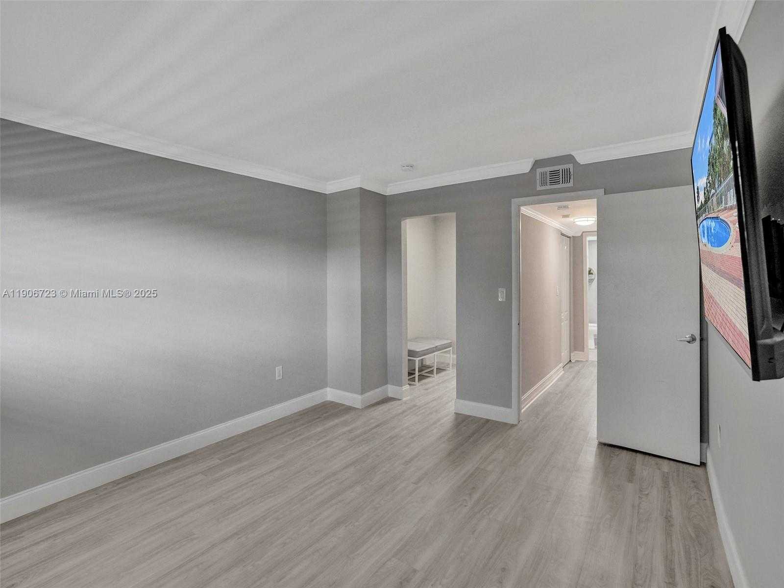 Small Image of 9375 FONTAINEBLEAU BLVD #L305, Miami Number 21