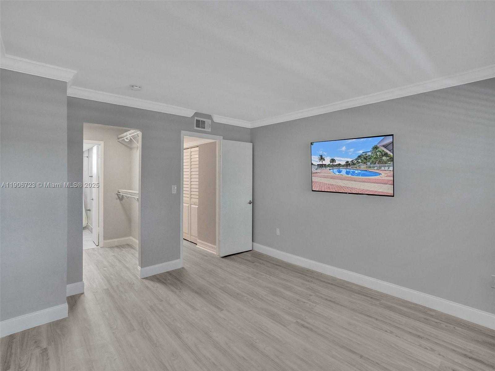 Small Image of 9375 FONTAINEBLEAU BLVD #L305, Miami Number 22