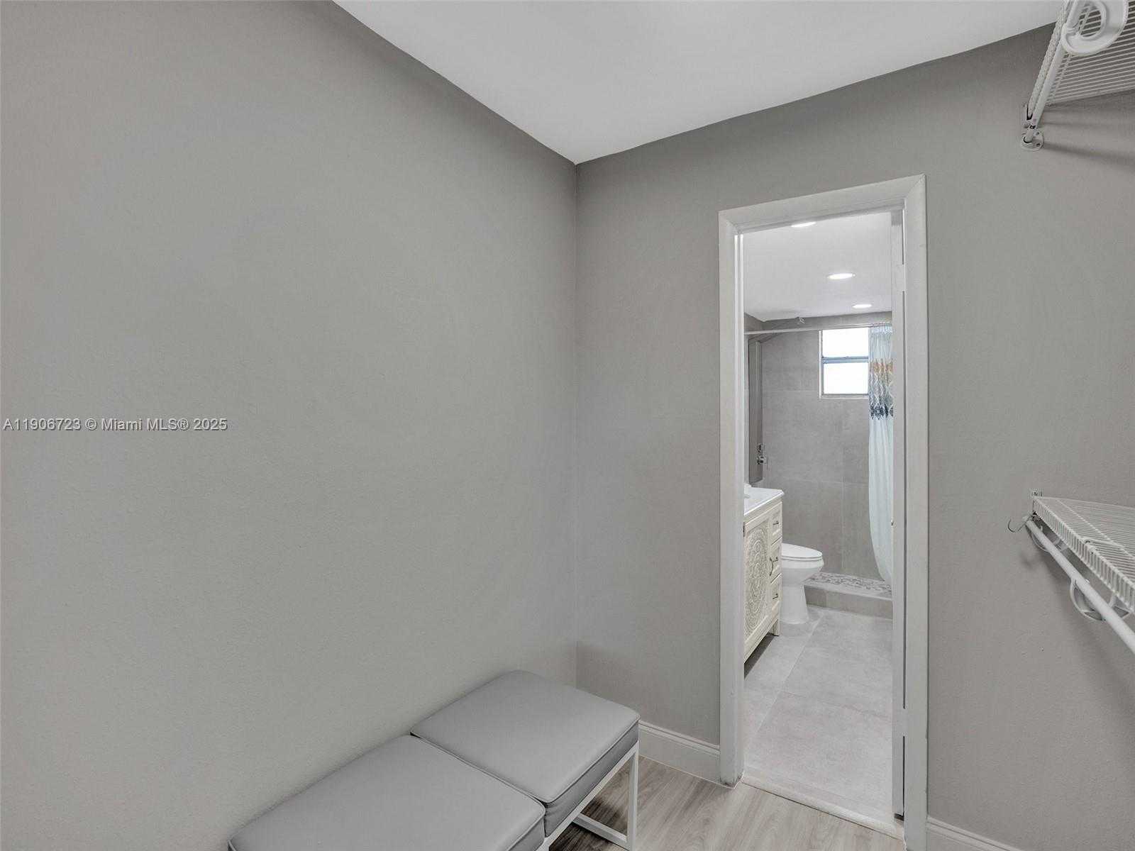 Small Image of 9375 FONTAINEBLEAU BLVD #L305, Miami Number 25