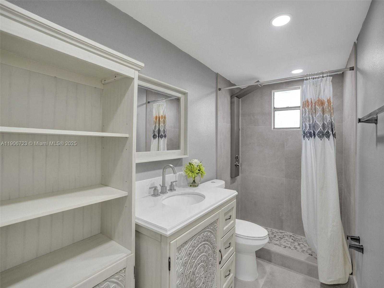 Small Image of 9375 FONTAINEBLEAU BLVD #L305, Miami Number 28