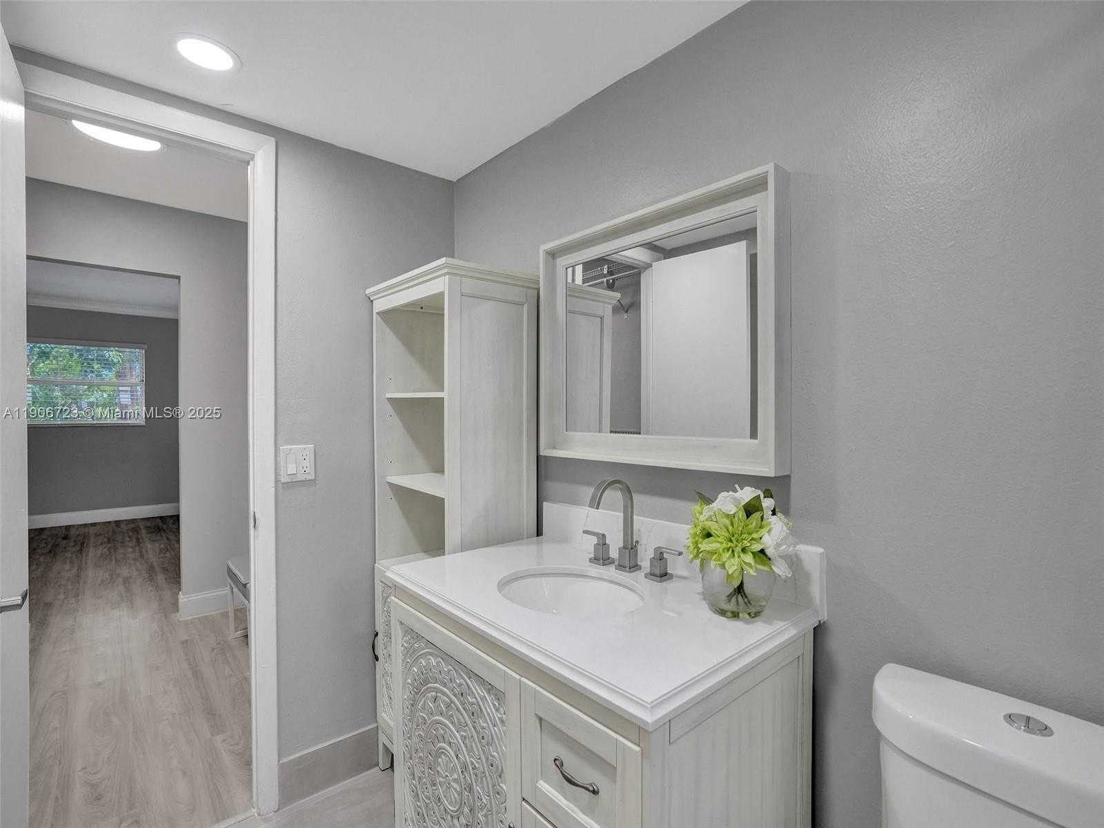 Small Image of 9375 FONTAINEBLEAU BLVD #L305, Miami Number 29