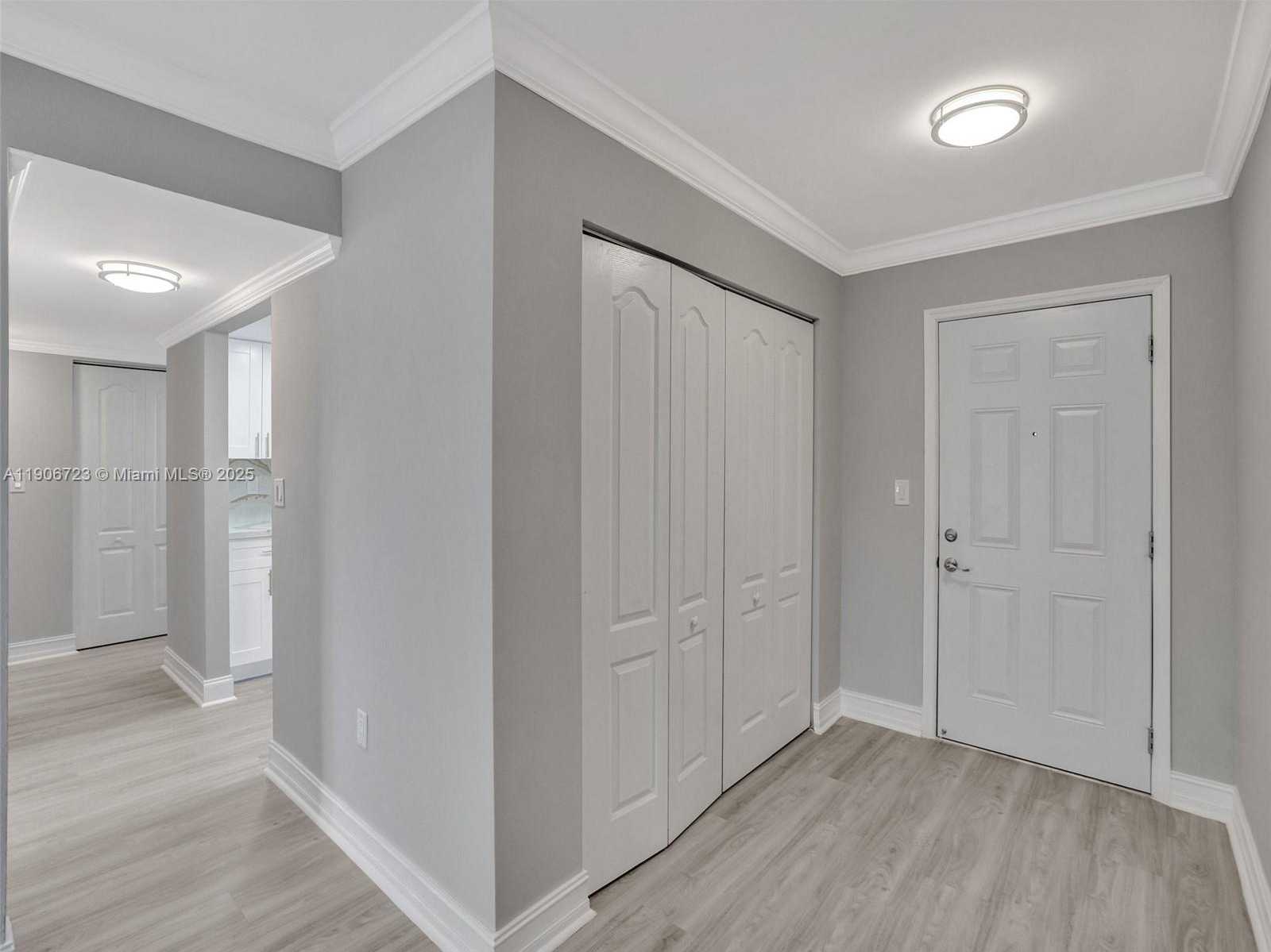 Small Image of 9375 FONTAINEBLEAU BLVD #L305, Miami Number 3