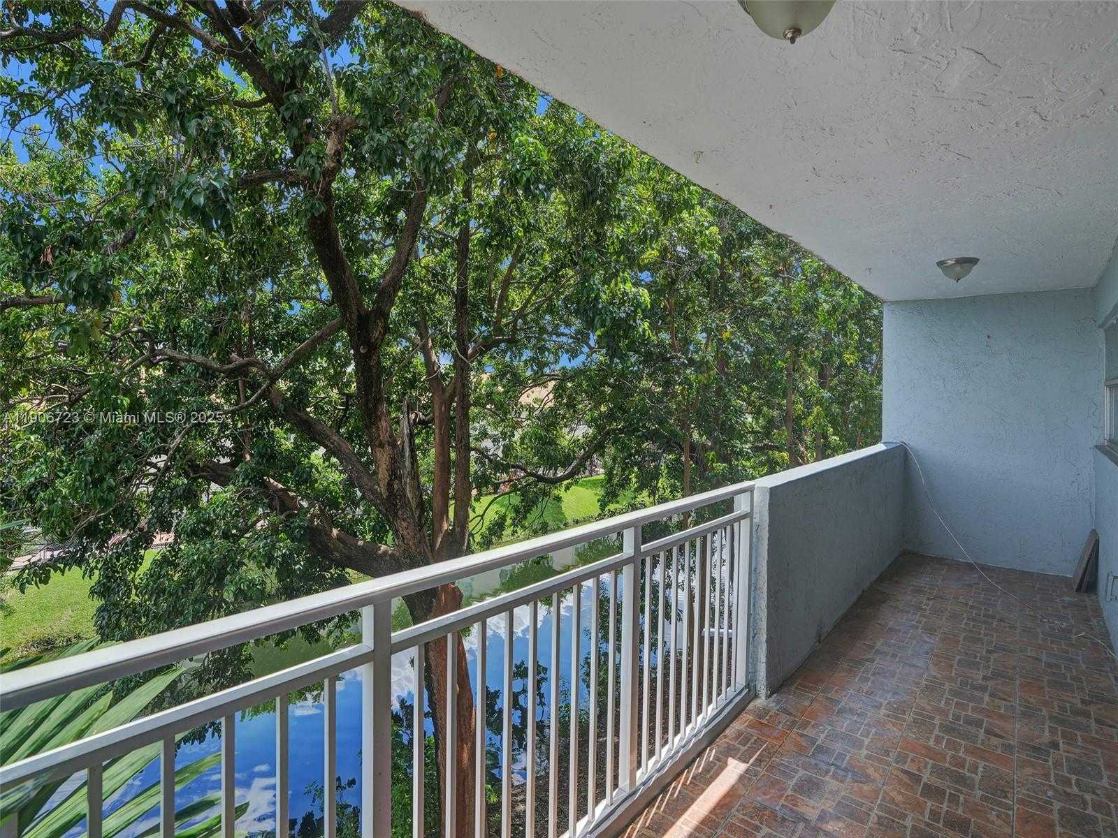 Small Image of 9375 FONTAINEBLEAU BLVD #L305, Miami Number 32