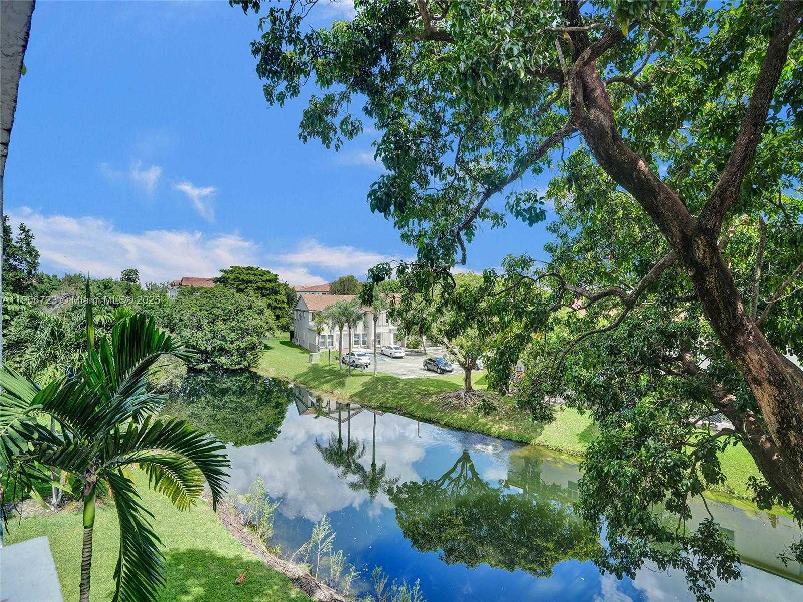 Small Image of 9375 FONTAINEBLEAU BLVD #L305, Miami Number 33