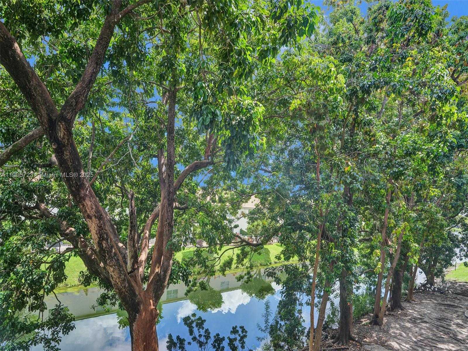 Small Image of 9375 FONTAINEBLEAU BLVD #L305, Miami Number 34