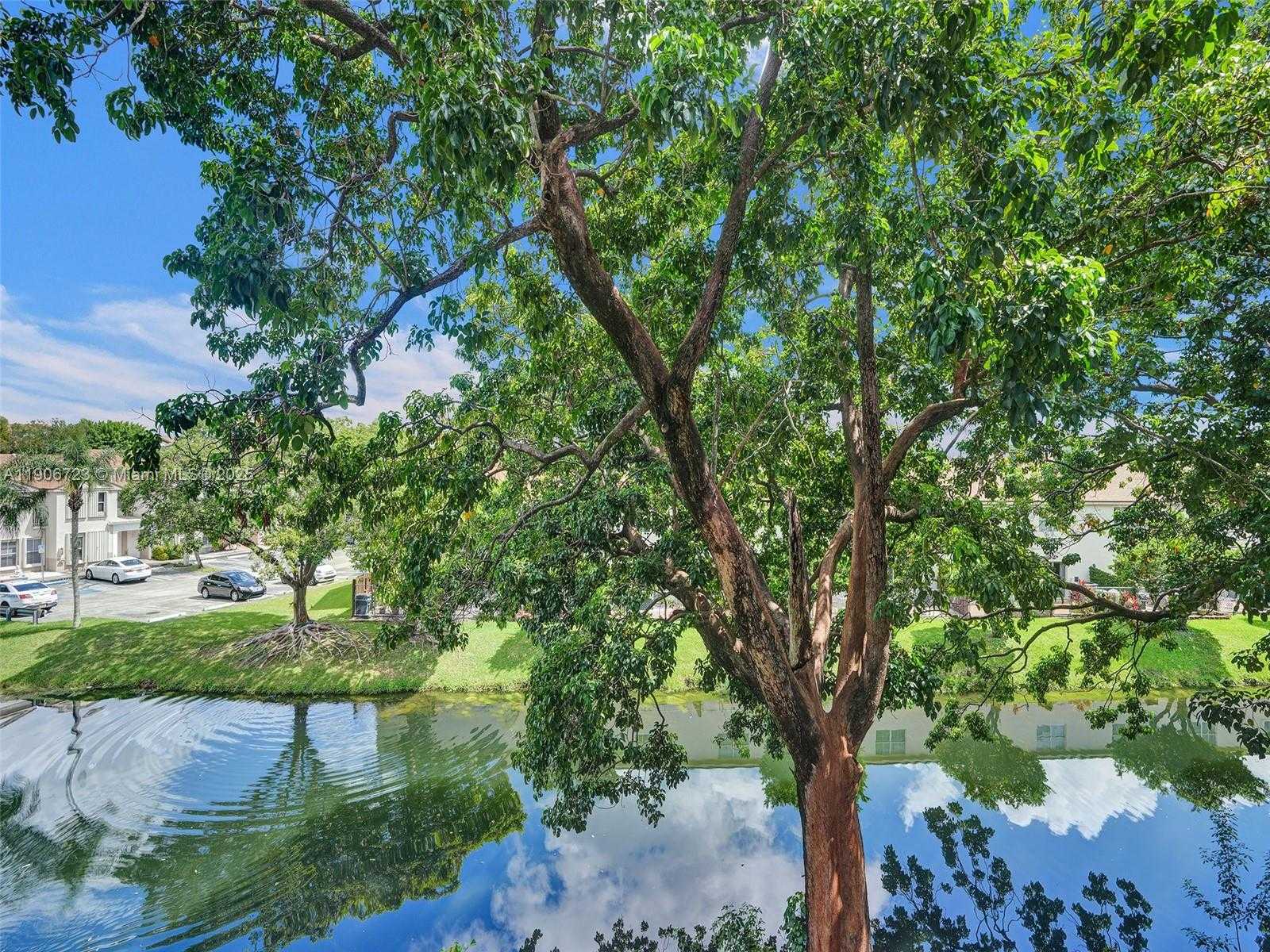 Small Image of 9375 FONTAINEBLEAU BLVD #L305, Miami Number 35