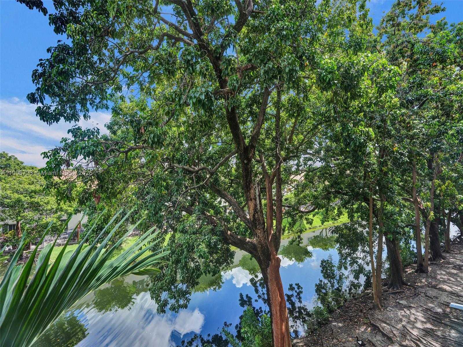 Small Image of 9375 FONTAINEBLEAU BLVD #L305, Miami Number 36