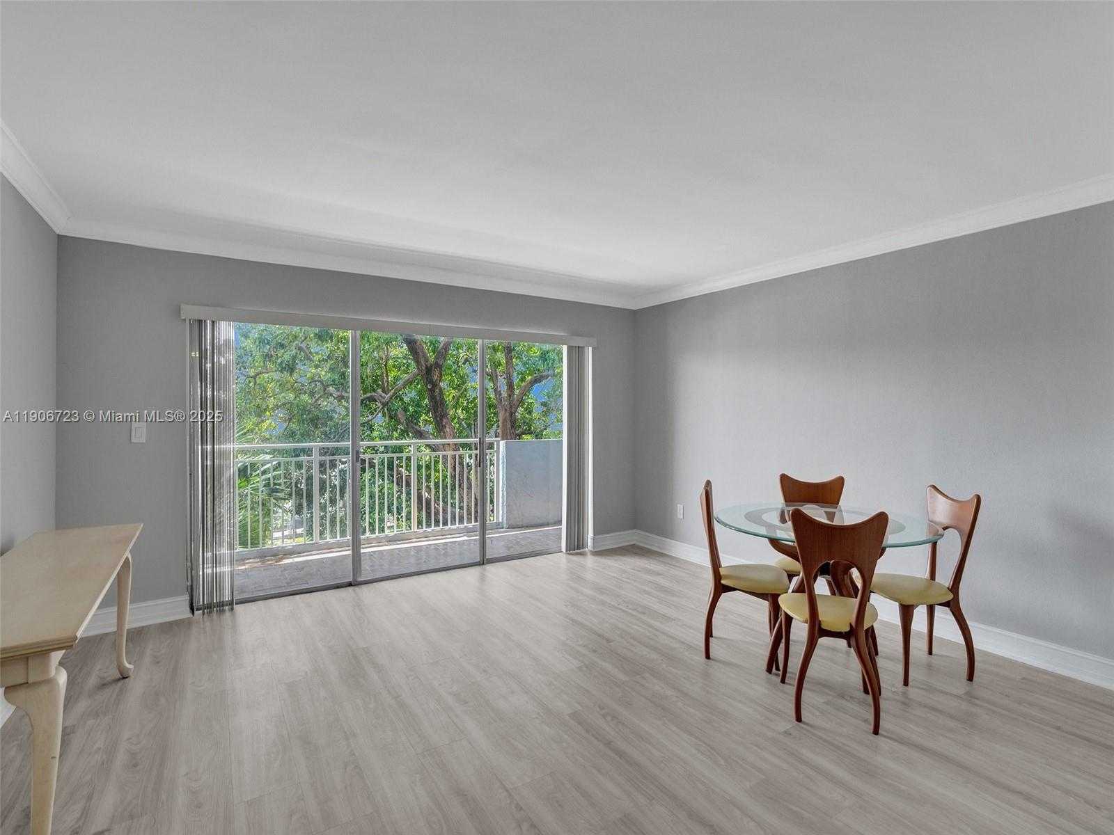 Small Image of 9375 FONTAINEBLEAU BLVD #L305, Miami Number 5